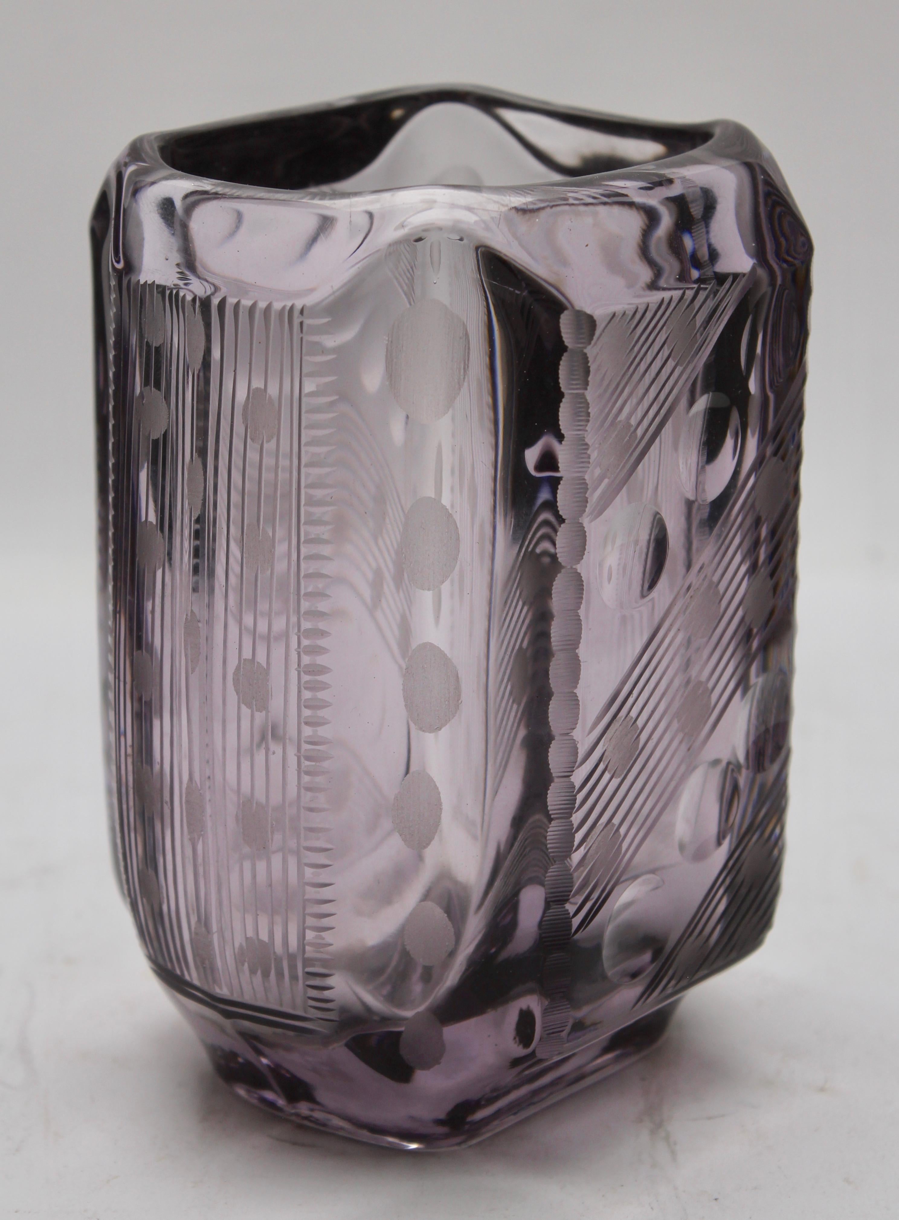 Amethyst Vase with Art Deco Engraved Geometric Design For Sale 1