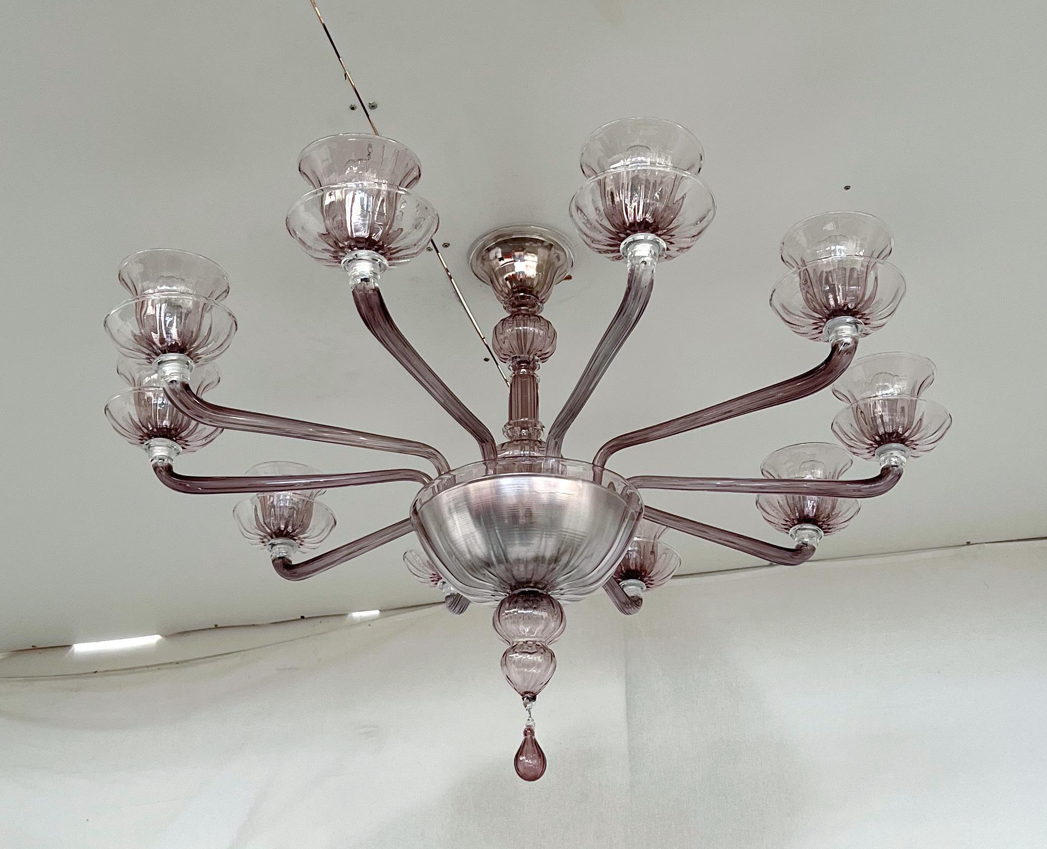 Lampadario veneziano italiano a 10 bracci con vetro di Murano ametista soffiato a mano con la tecnica 