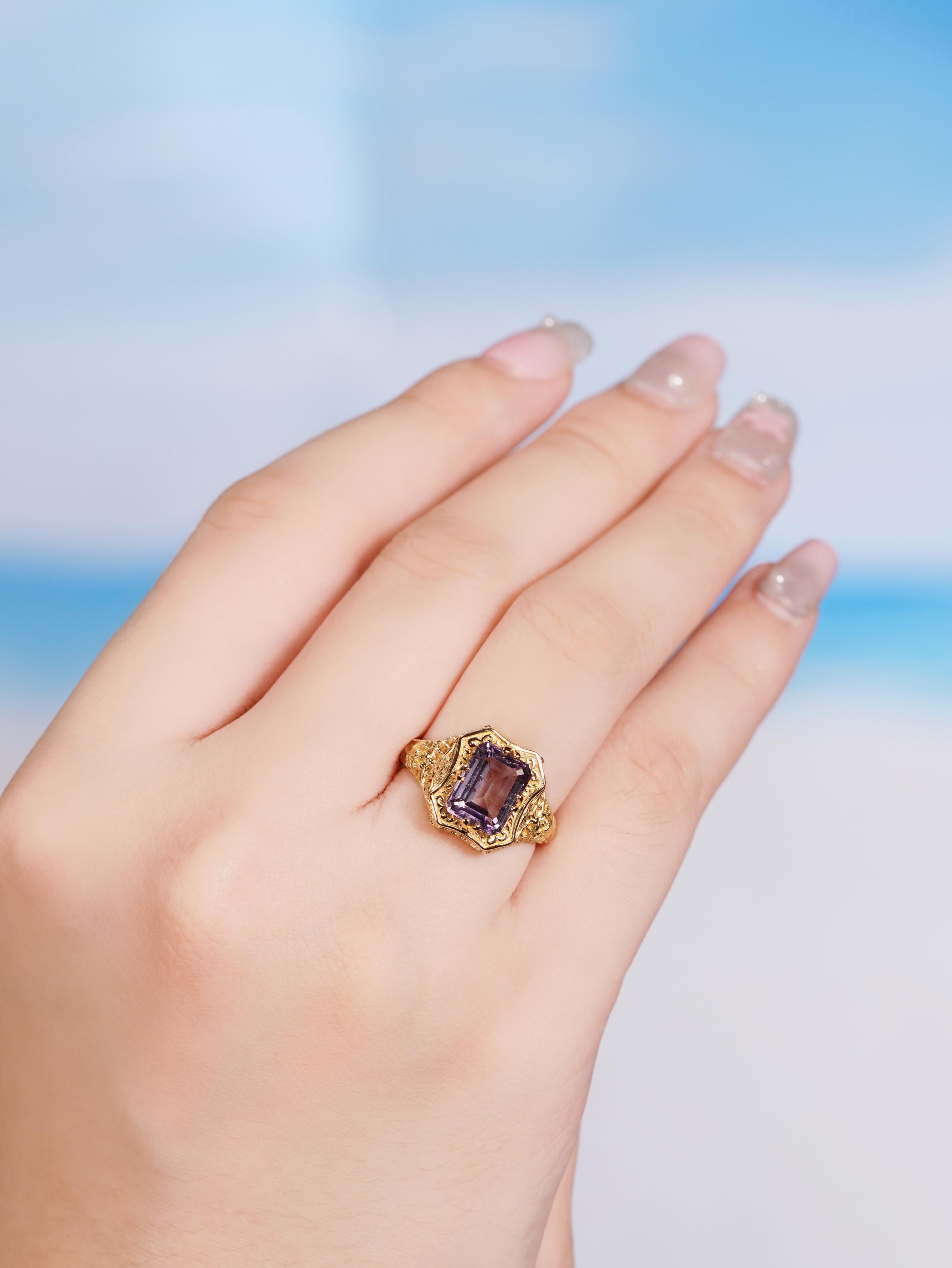 Amethyst Vintage Style Ring in massivem 9K Gelbgold im Angebot 1