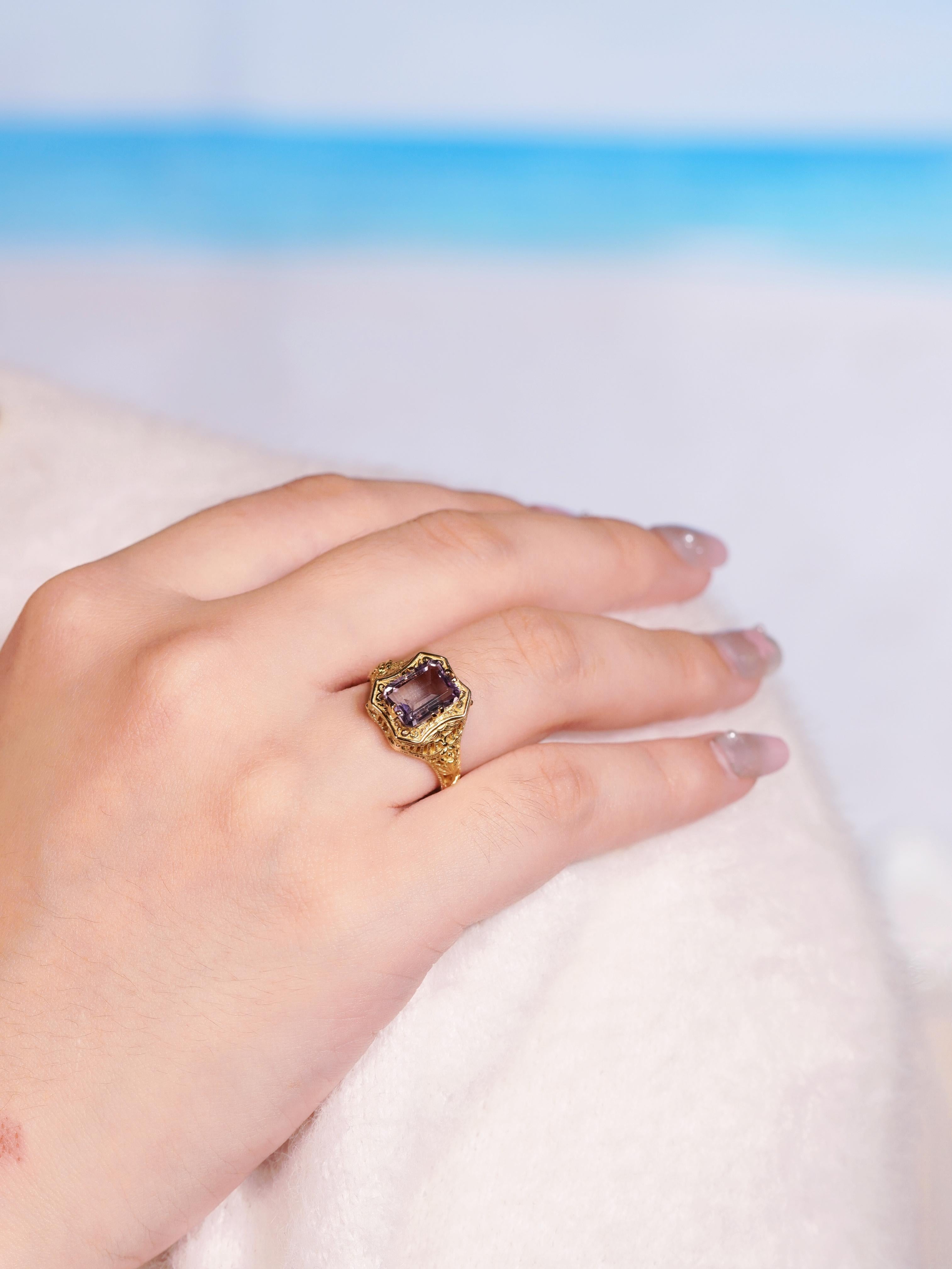 Amethyst Vintage Style Ring in massivem 9K Gelbgold im Angebot 2