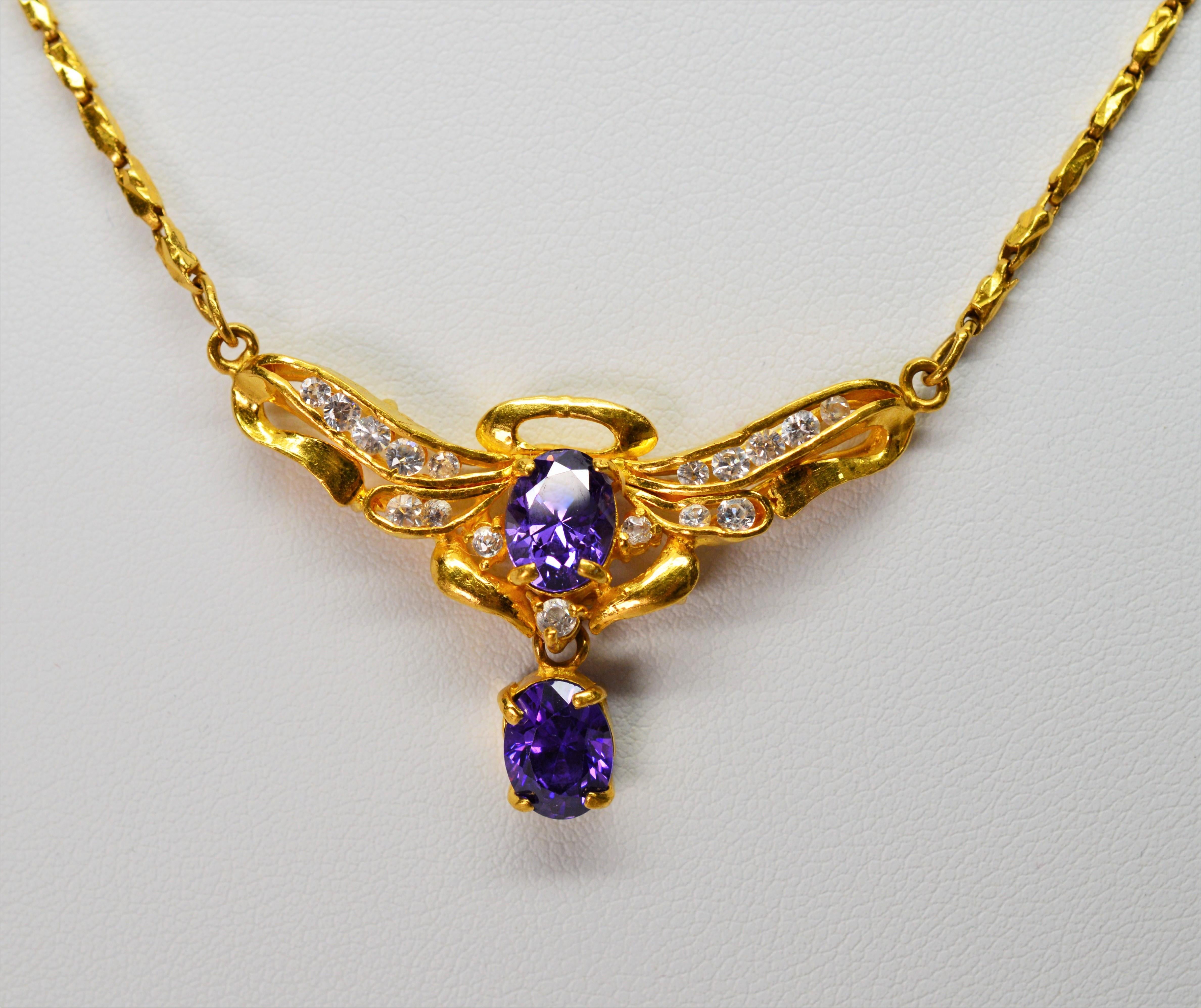 Taille ovale Pendentif et bague assortie en or jaune avec améthyste blanche et diamants en vente