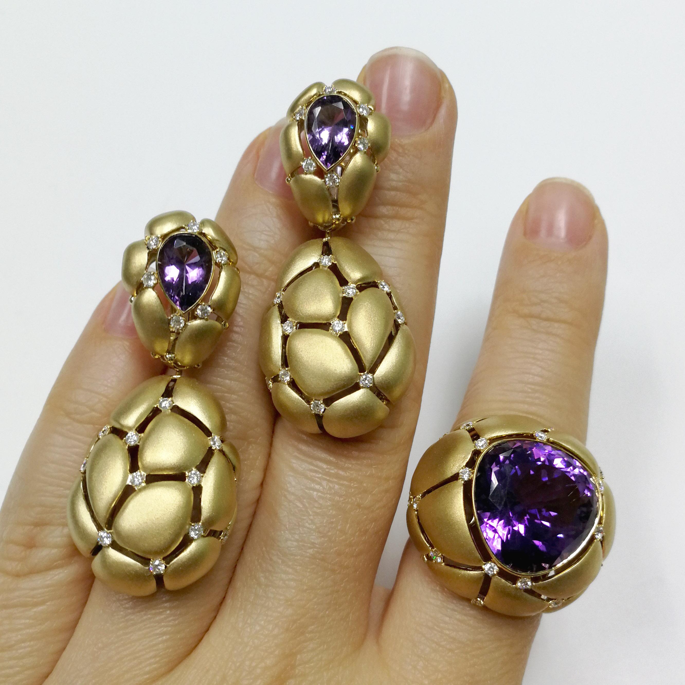 Amethyst White Diamonds 18 Karat Yellow Gold Suite
Take a look at this Suite! Looking at it, different associations can arise. For example, to someone it resembles a cotton flower. Others see it as cracked dry land in the desert. In any case, it is