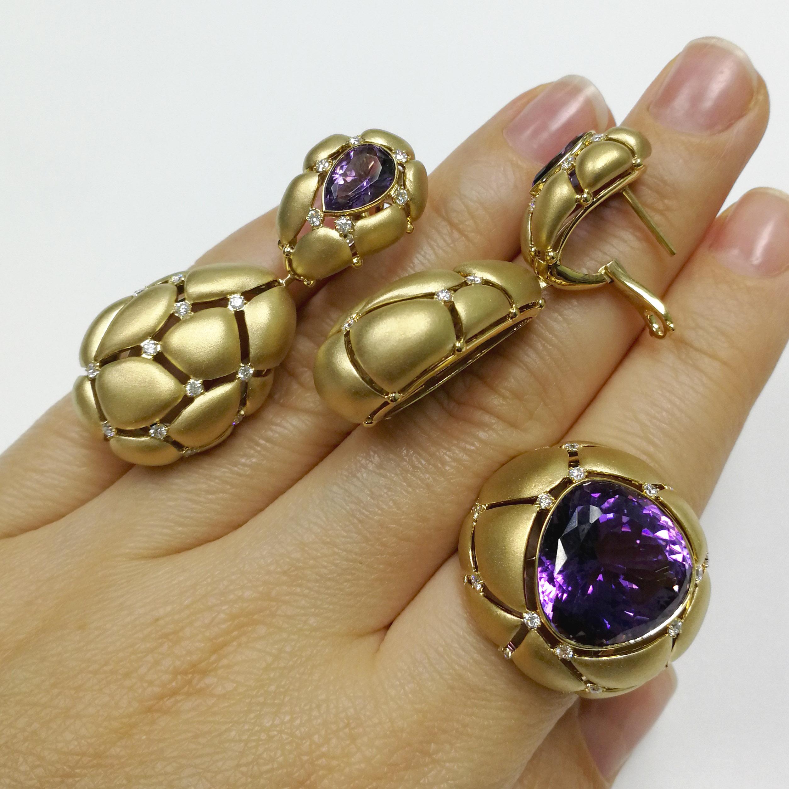 Amethyst White Diamonds 18 Karat Yellow Gold Suite In New Condition For Sale In Bangkok, TH