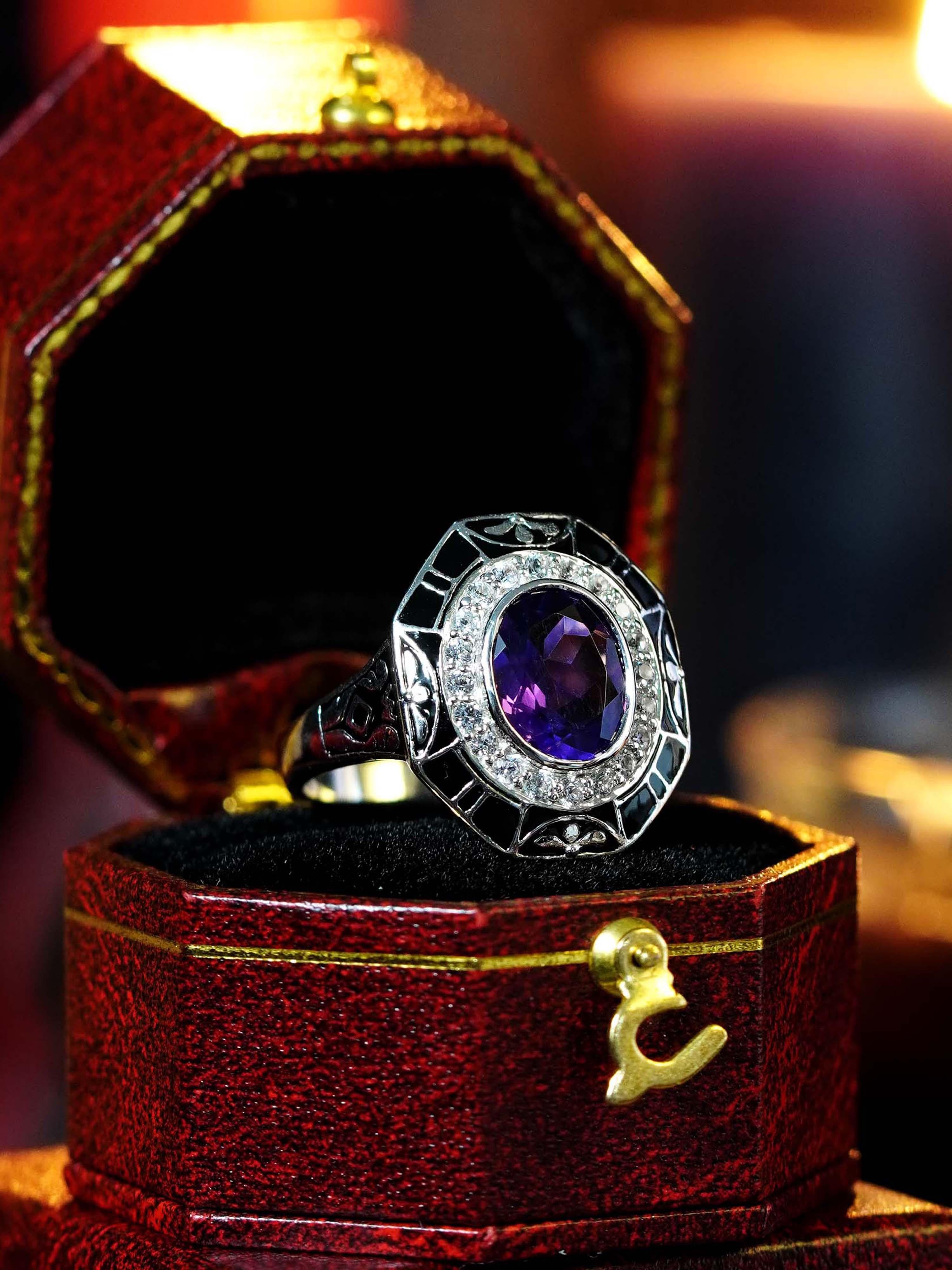 Anello Cocktail in stile antico con zaffiro bianco ametista e smalto nero in oro 9K in vendita 2