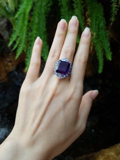 Ring mit Amethyst und blauem Saphir aus 18 Karat Weißgold in Fassung