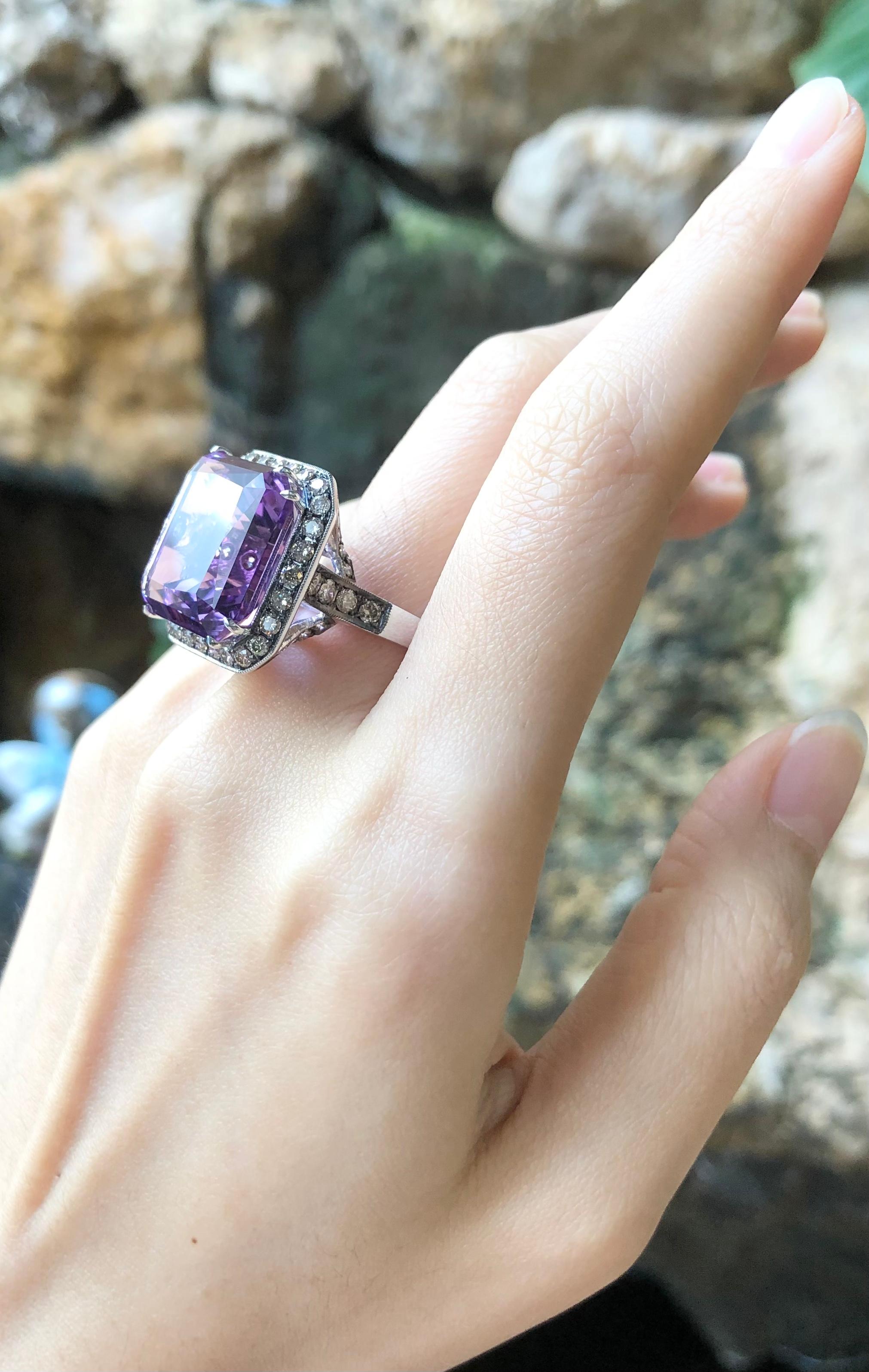 Amethyst 22.20 carats with Brown Diamond 1.93 carats Ring set in 18 Karat White Gold Settings

Width:  2.0 cm 
Length: 2.0 cm
Ring Size: 52
Total Weight: 16.08 grams

