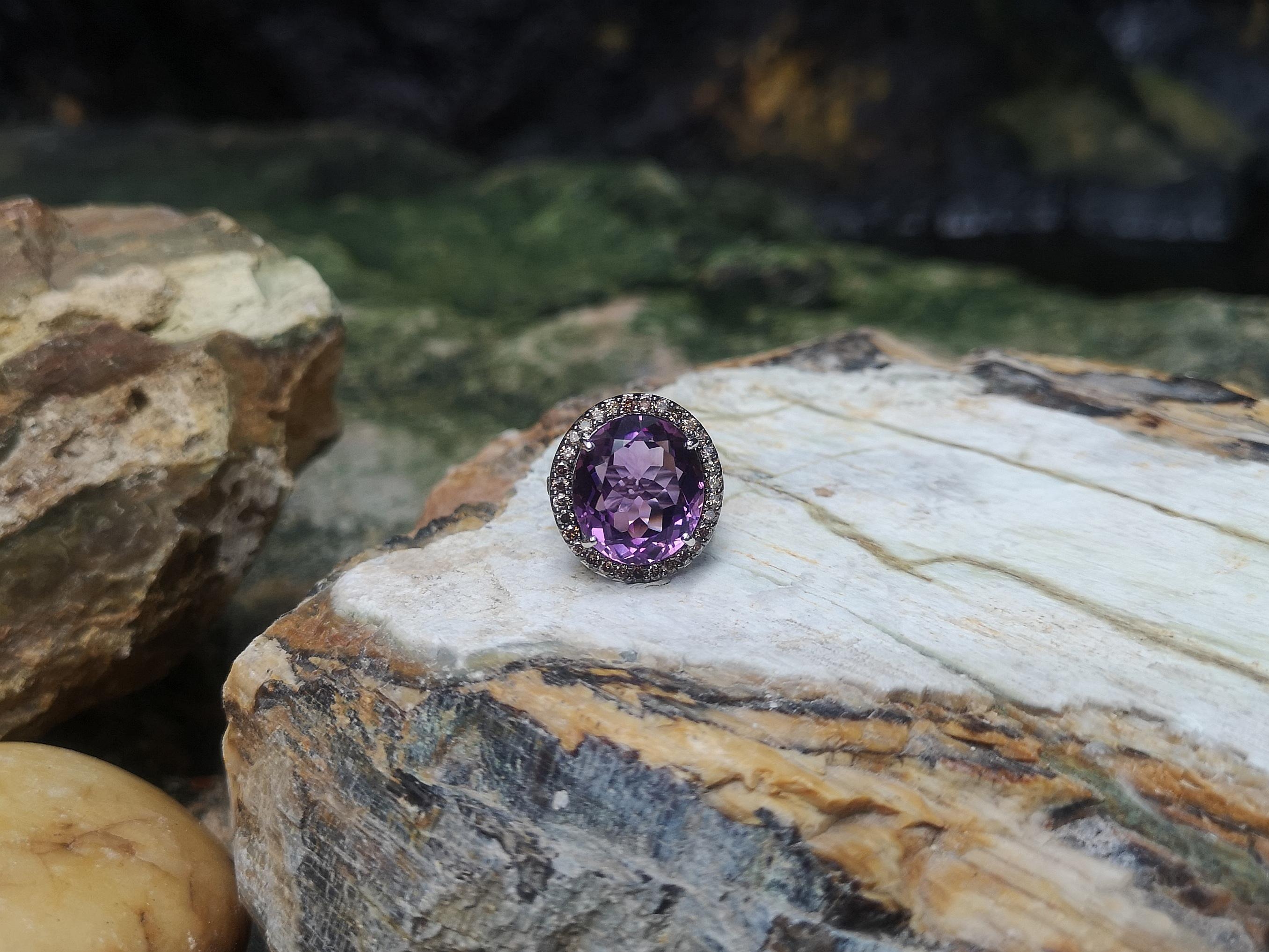 Bague en or blanc 18 carats sertie d'une améthyste et d'un diamant brun en vente 3