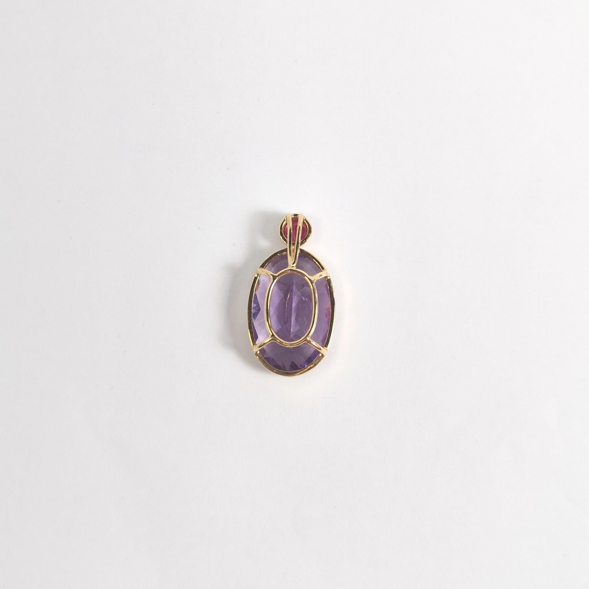 Pendentif en or 18 carats avec améthyste et rubis cabochon Unisexe en vente