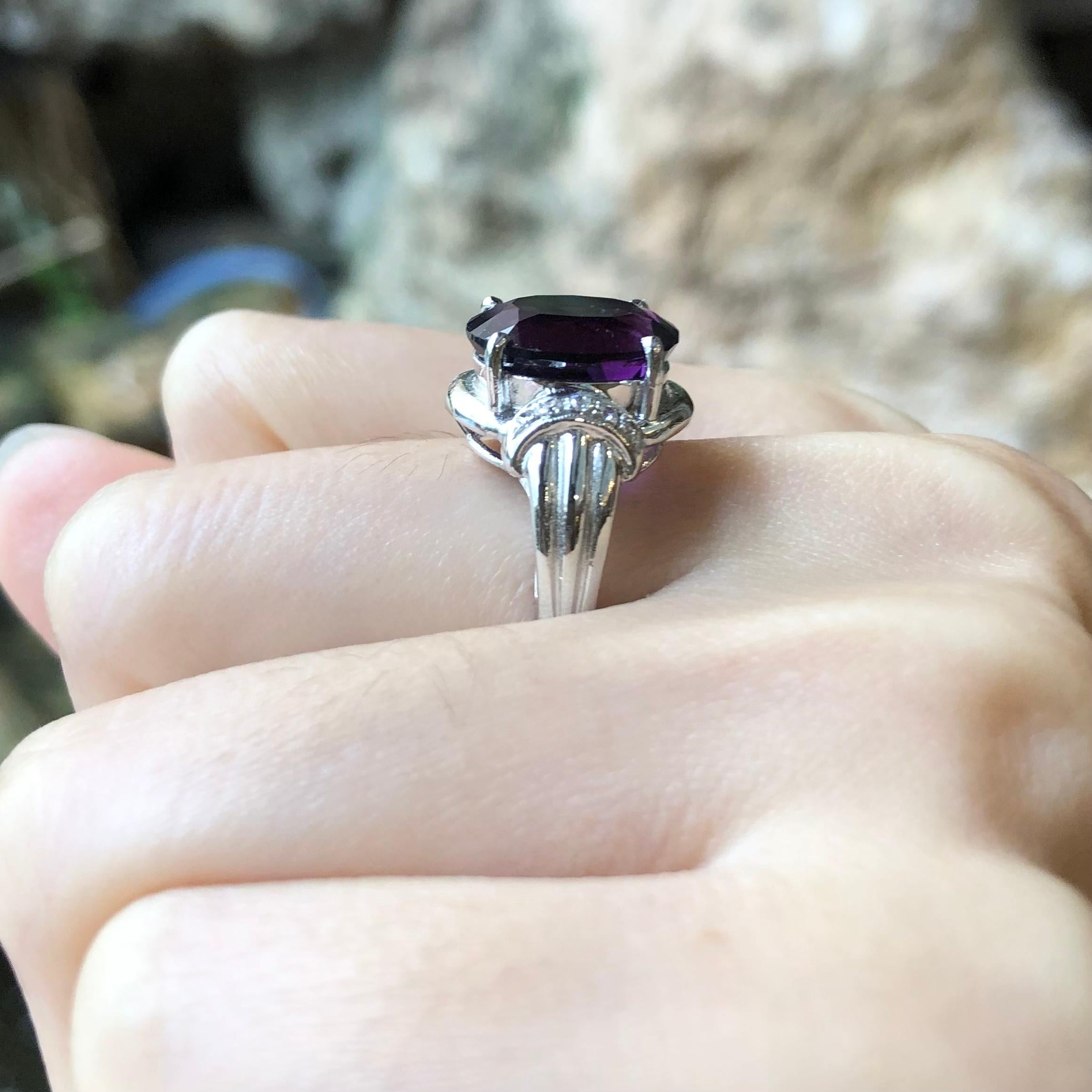 Ring mit Amethyst und kubischem Zirkon in Silberfassung im Zustand „Neu“ im Angebot in Dusit, 10