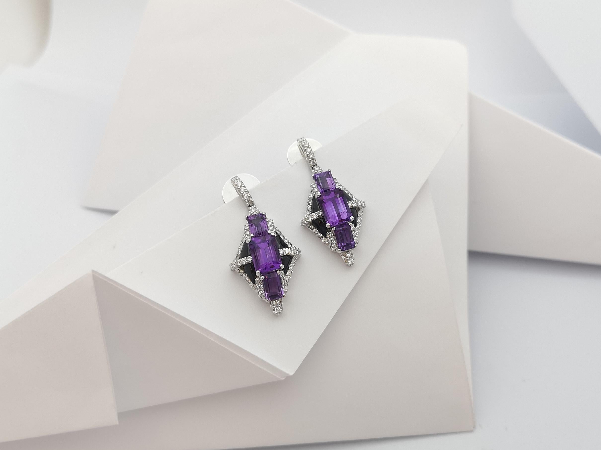 Amethyst with Diamond and Onyx Earrings Set in 18 Karat White Gold Settings In New Condition For Sale In Bangkok, TH