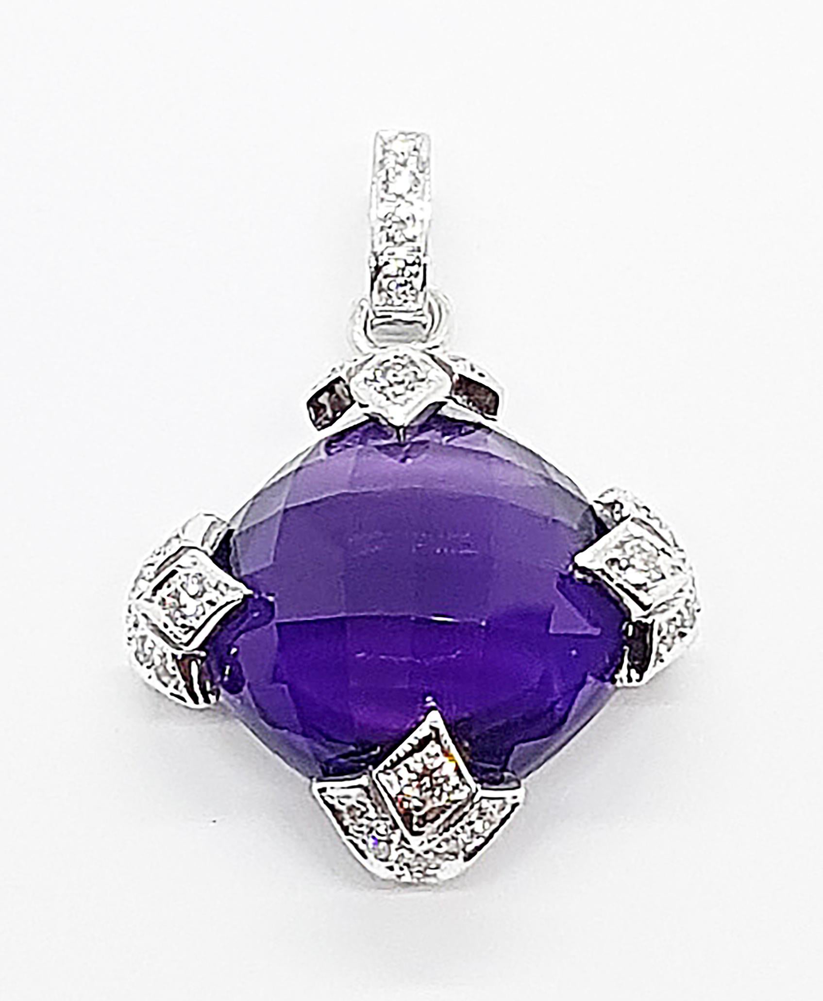 Amethyst 10,0 Karat mit Diamant 0,25 Karat Anhänger in 18 Karat Weißgold gefasst
(Kette nicht enthalten)

Breite:  2.3 cm 
Länge: 3,3 cm
Gesamtgewicht: 7,92 Gramm

