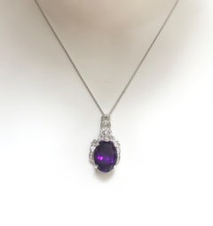 Pendentif en or blanc 18 carats serti d'une améthyste et de diamants