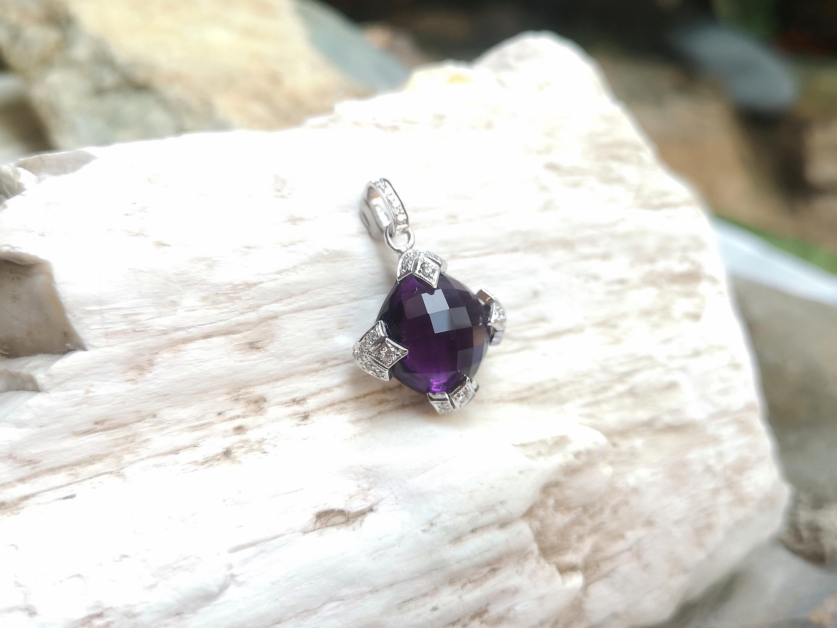 Amethyst with Diamond Pendant Set in 18 Karat White Gold Settings In New Condition For Sale In Bangkok, TH