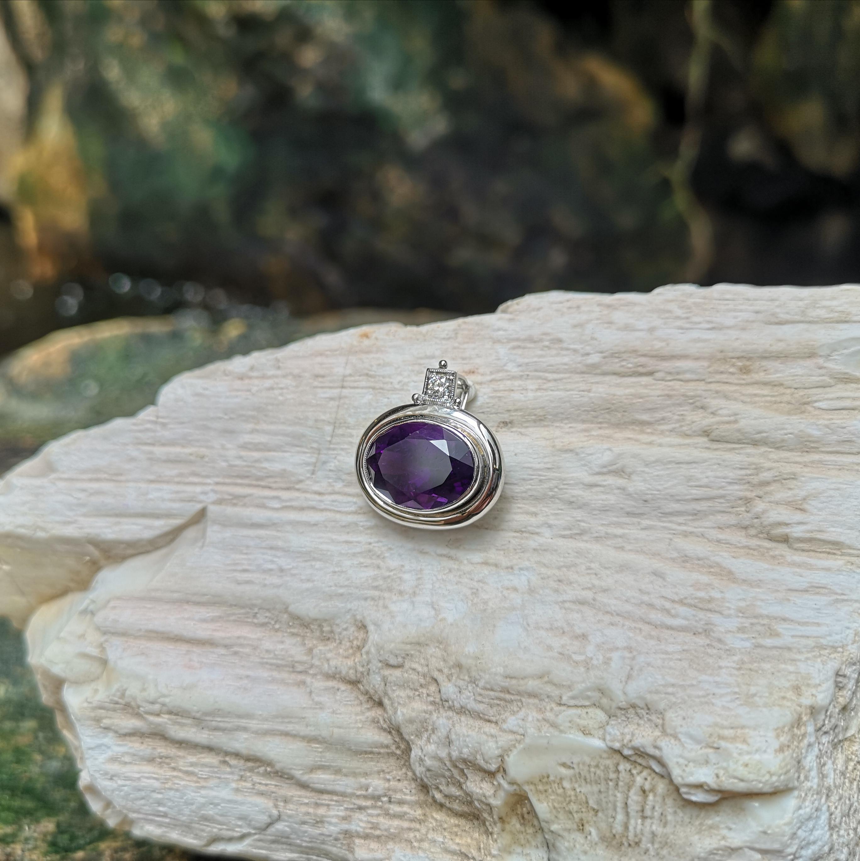 Amethyst mit Diamant-Anhänger in 18 Karat Weißgoldfassung gefasst im Zustand „Neu“ im Angebot in Bangkok, TH