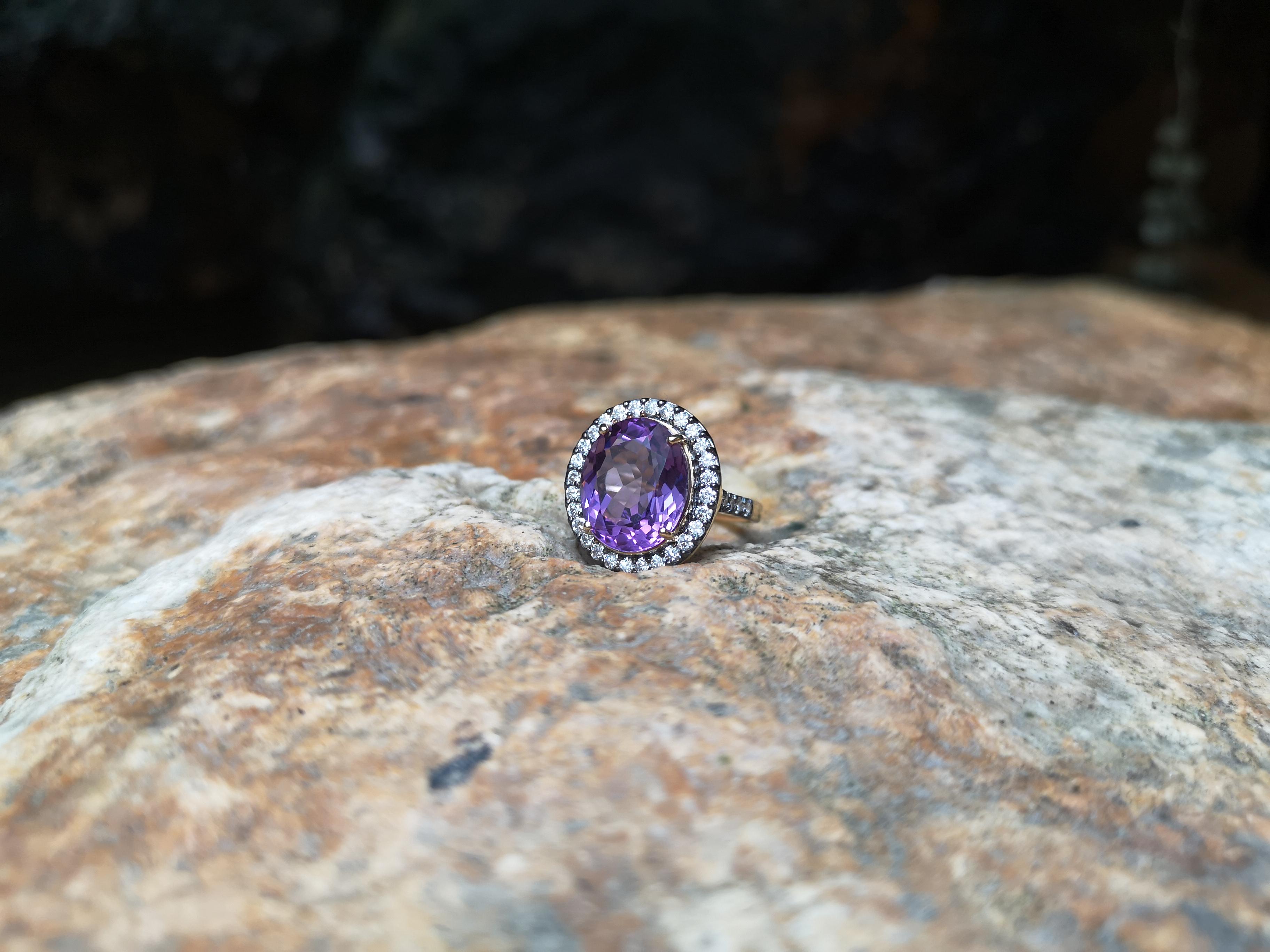 Oval Cut Amethyst with Diamond Ring Set in 18 Karat Gold Settings For Sale