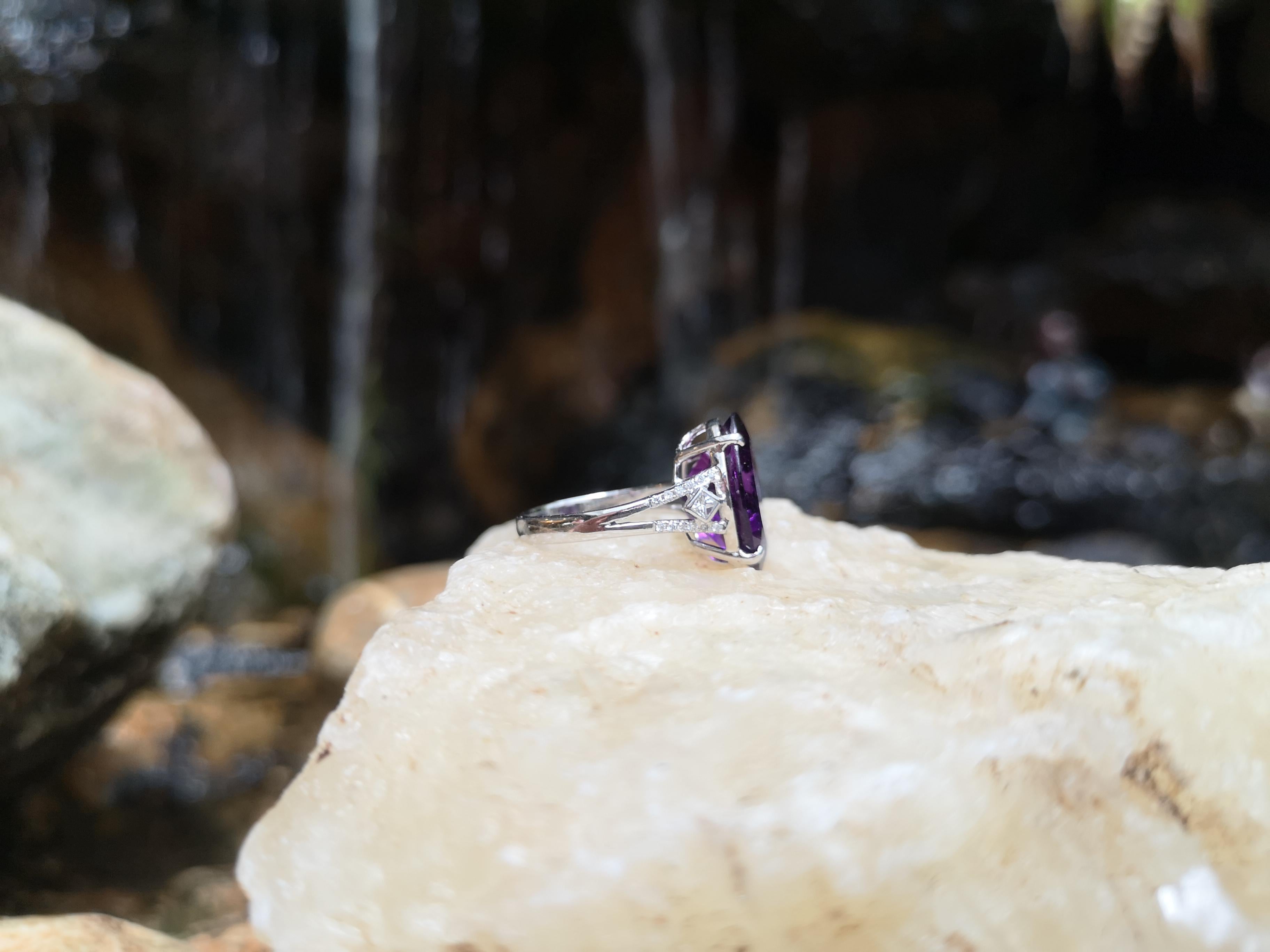 Art Deco Amethyst with Diamond Ring Set in 18 Karat White Gold Settings For Sale