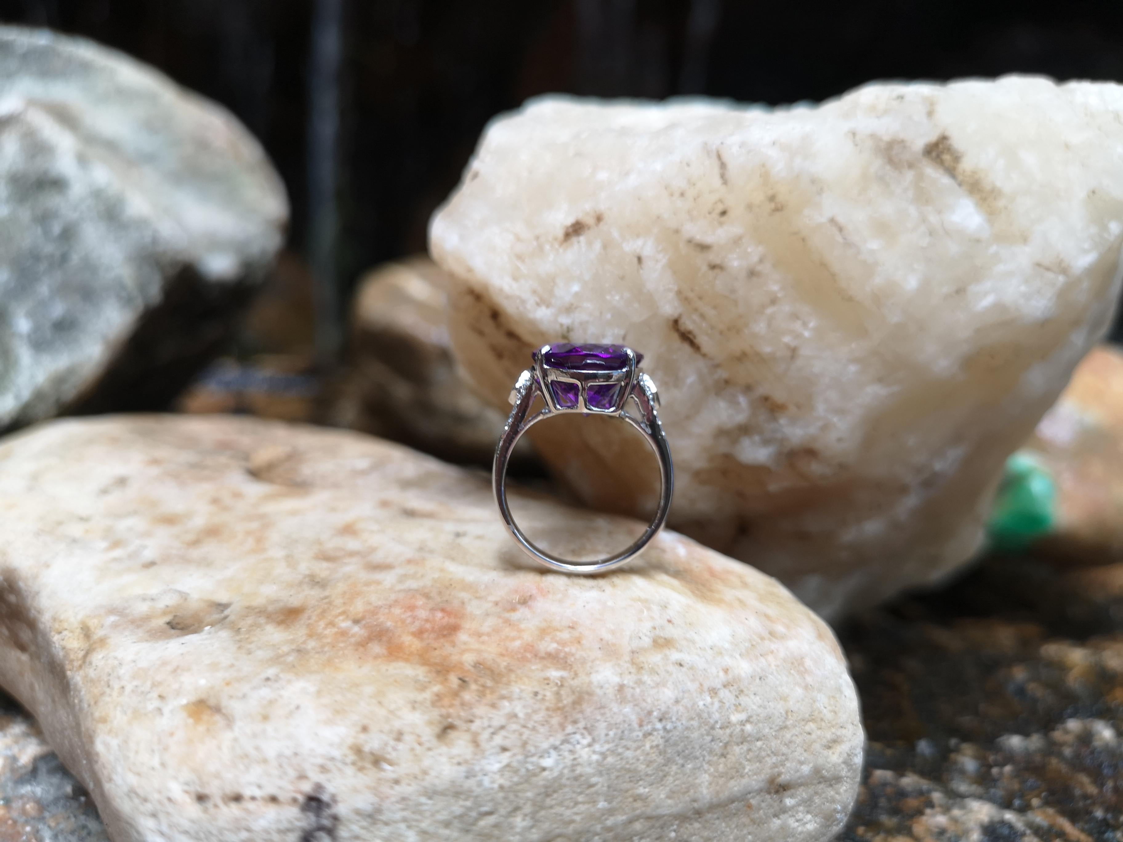 Amethyst with Diamond Ring Set in 18 Karat White Gold Settings In New Condition For Sale In Bangkok, TH