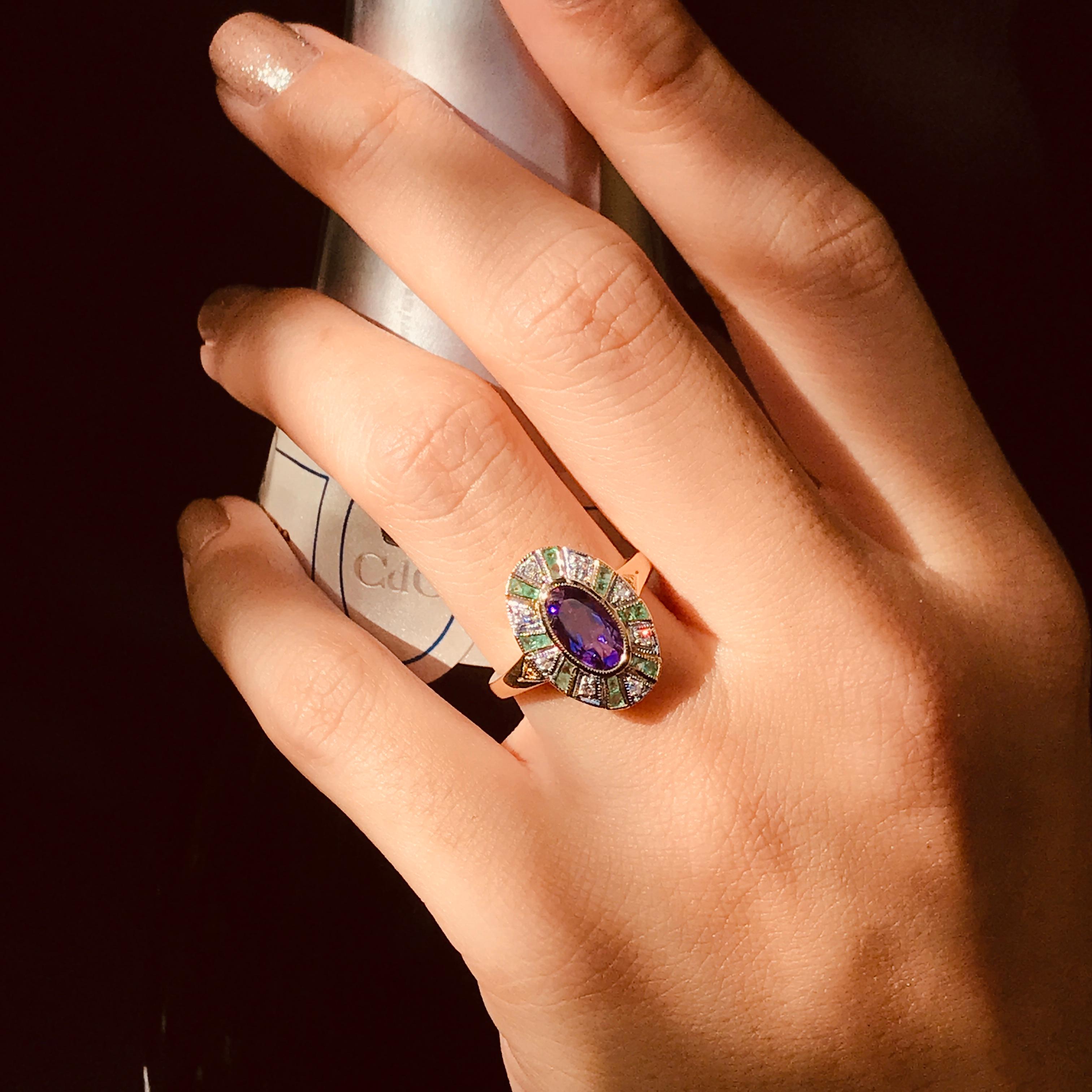 Amethyst with Emerald and Diamond Cluster Ring in 9K Yellow Gold in vendita 2