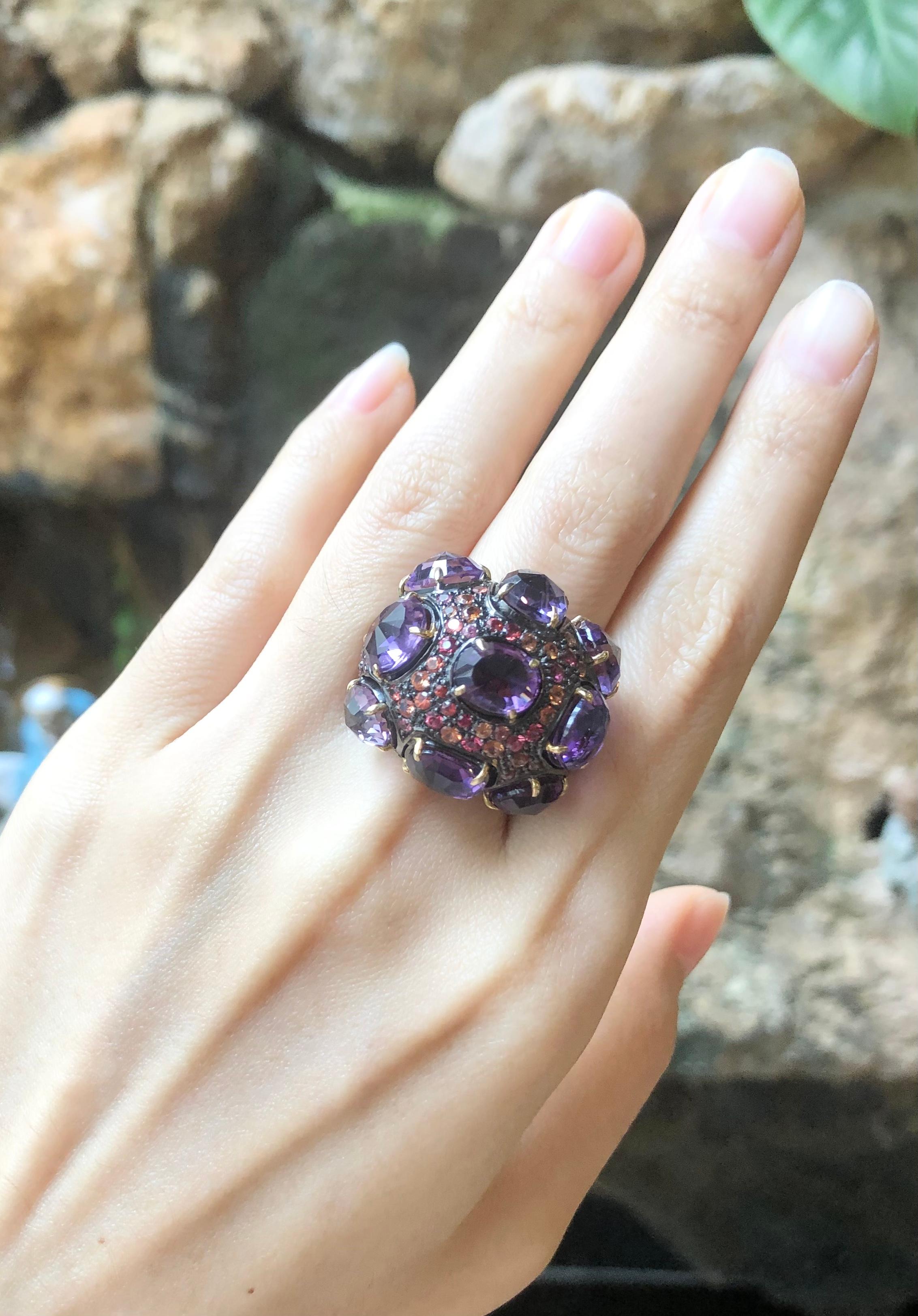 Ring mit Amethyst und orangefarbenem Saphir in Silberfassungen gefasst (Gemischter Schliff) im Angebot