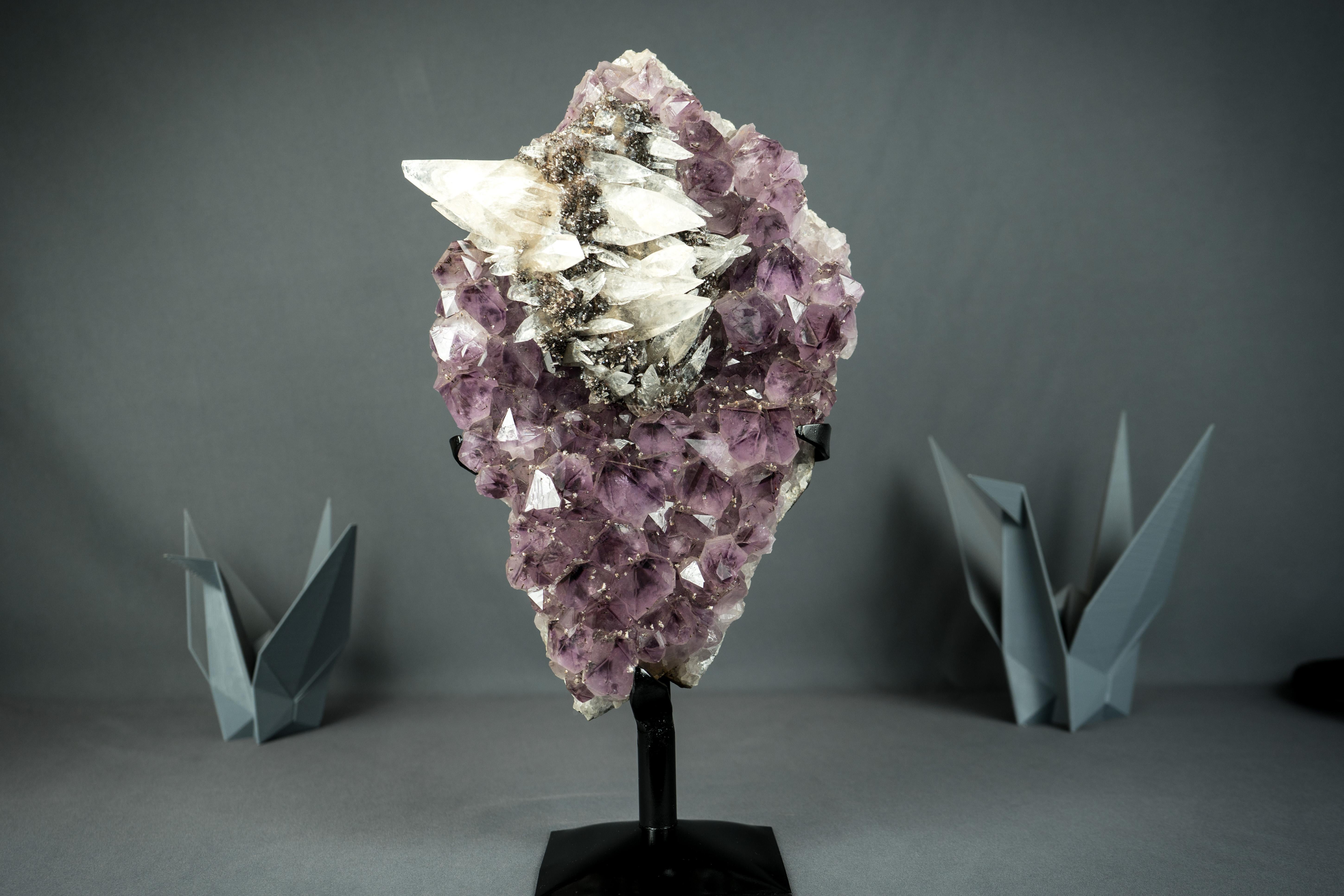 Ametista con raro cluster di calcite intatto su supporto In condizioni Nuovo in vendita a Ametista Do Sul, BR