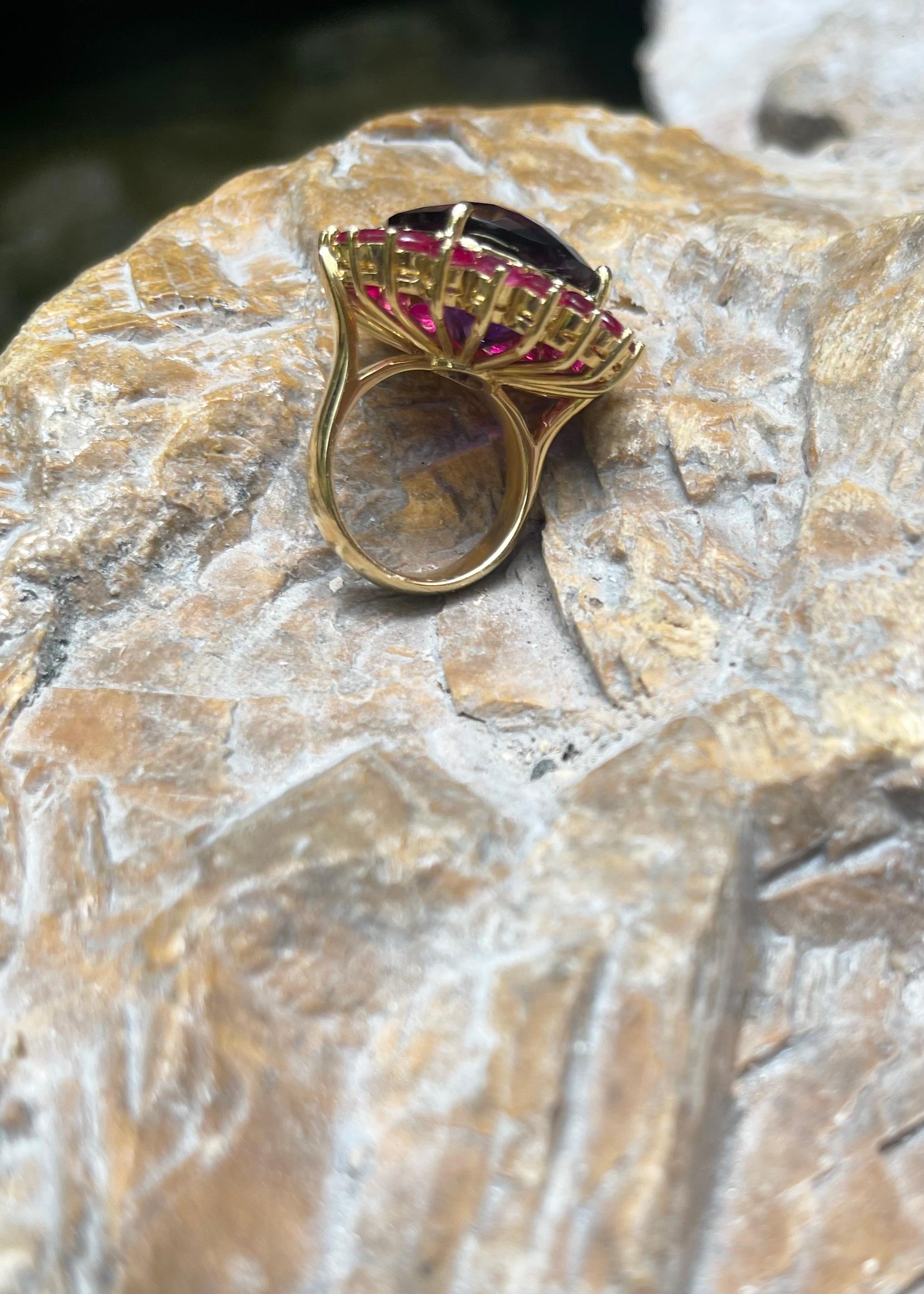 Amethyst mit Rubin Ring in 18K Gold gefasst im Angebot 6