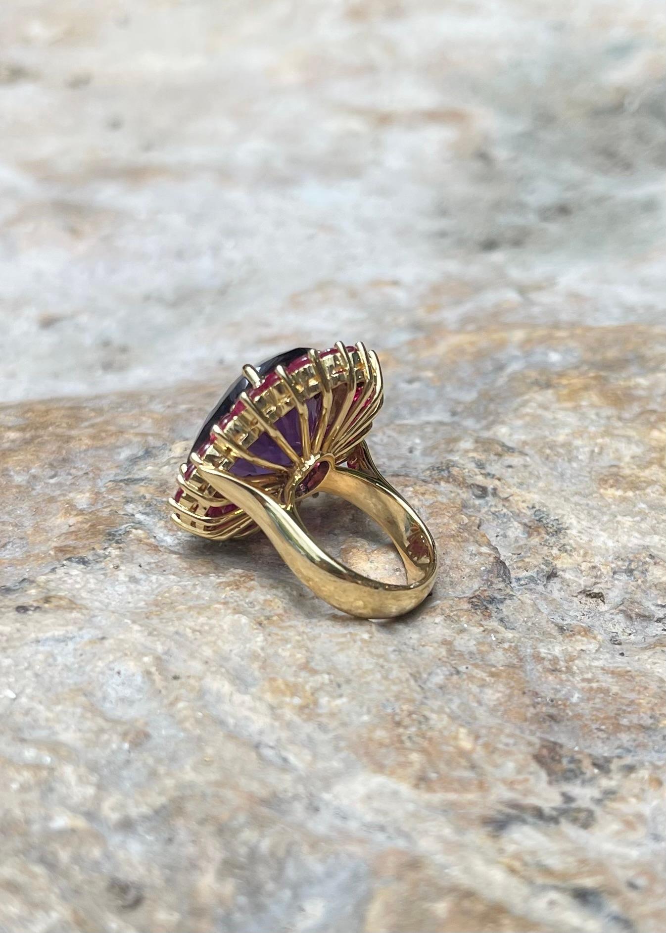 Amethyst mit Rubin Ring in 18K Gold gefasst im Angebot 9