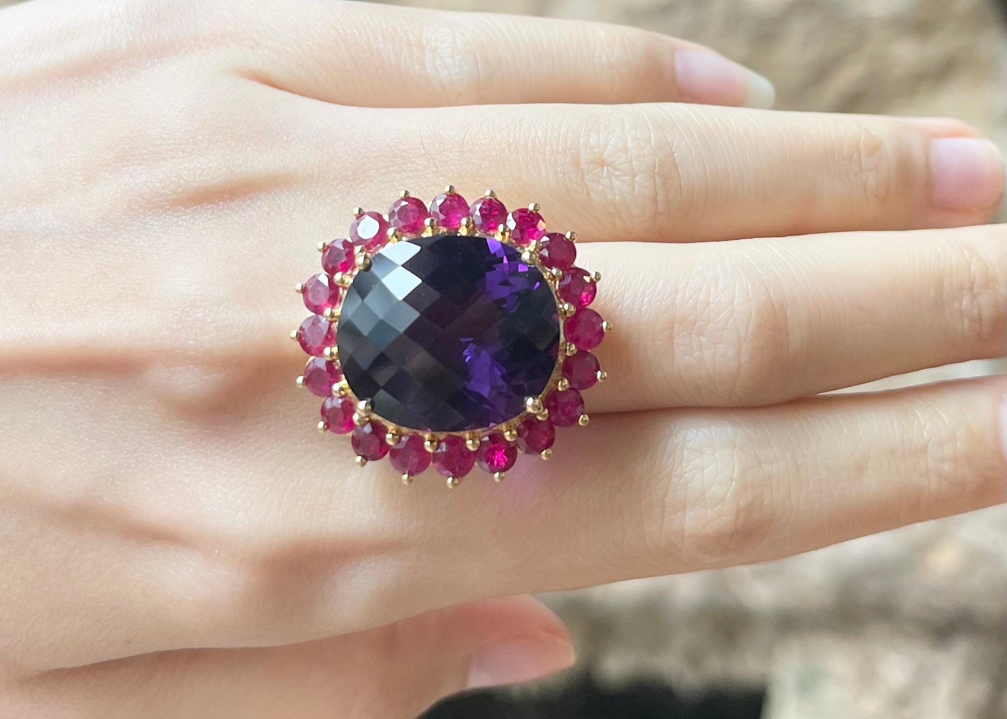 Amethyst mit Rubin Ring in 18K Gold gefasst (Zeitgenössisch) im Angebot