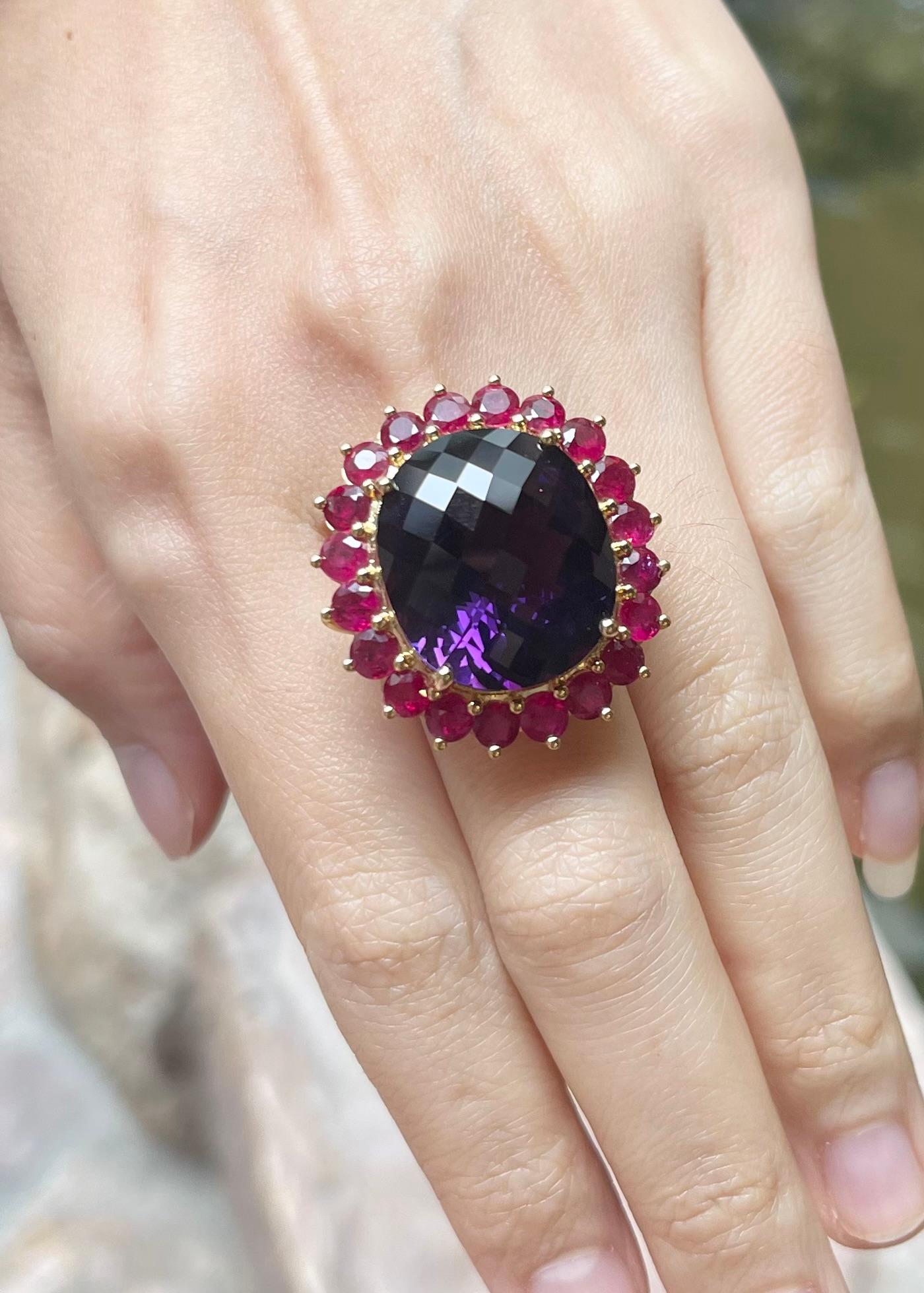 Amethyst mit Rubin Ring in 18K Gold gefasst (Gemischter Schliff) im Angebot