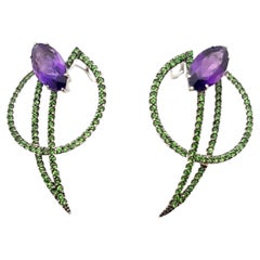 Orecchini con ametista e tsavorite in oro bianco 18 carati di Kavant & Sharart
