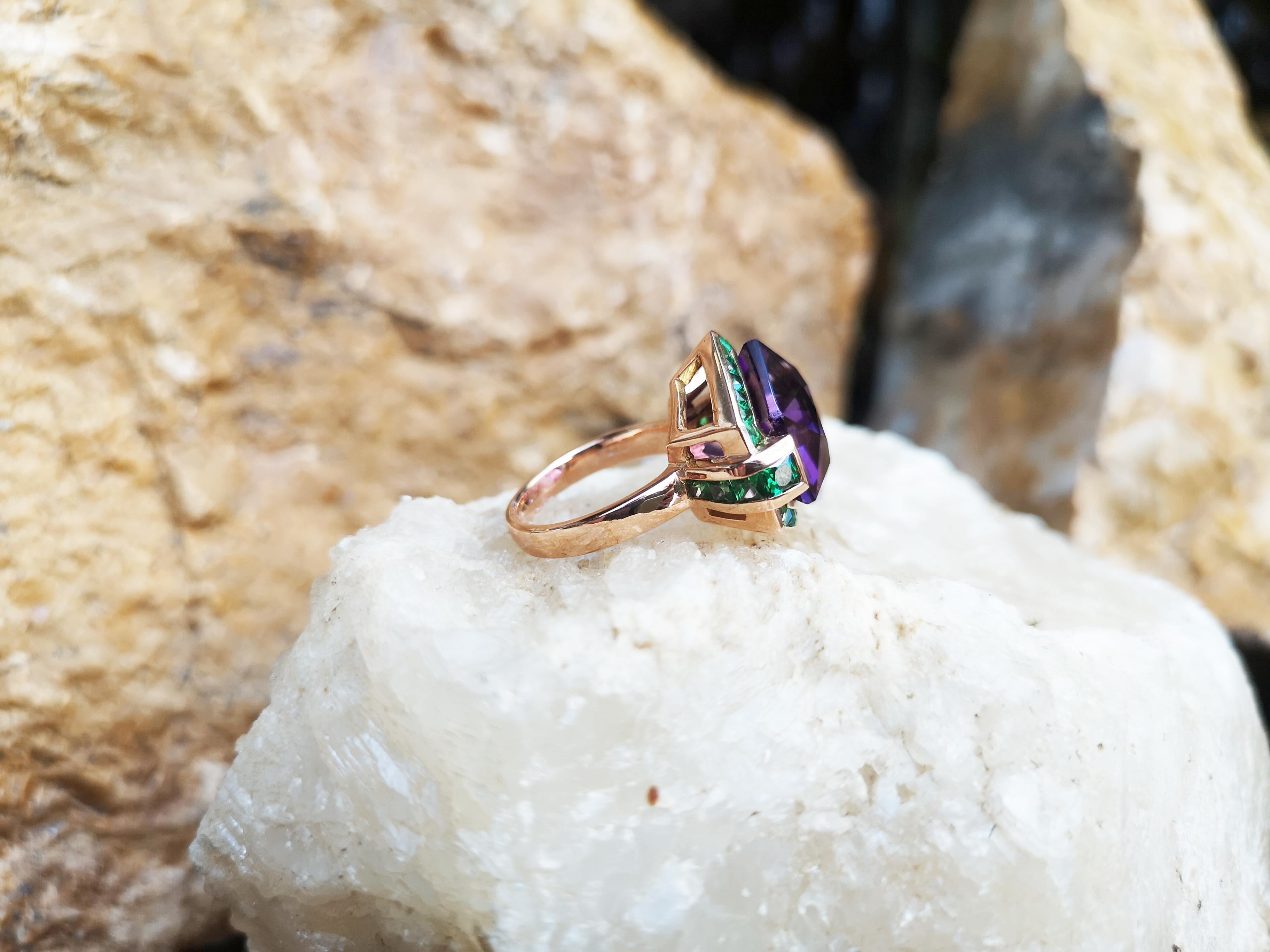 Amethyst mit Tsavorit Ring Set in 18 Karat Roségold Fassung im Zustand „Neu“ in Bangkok, TH