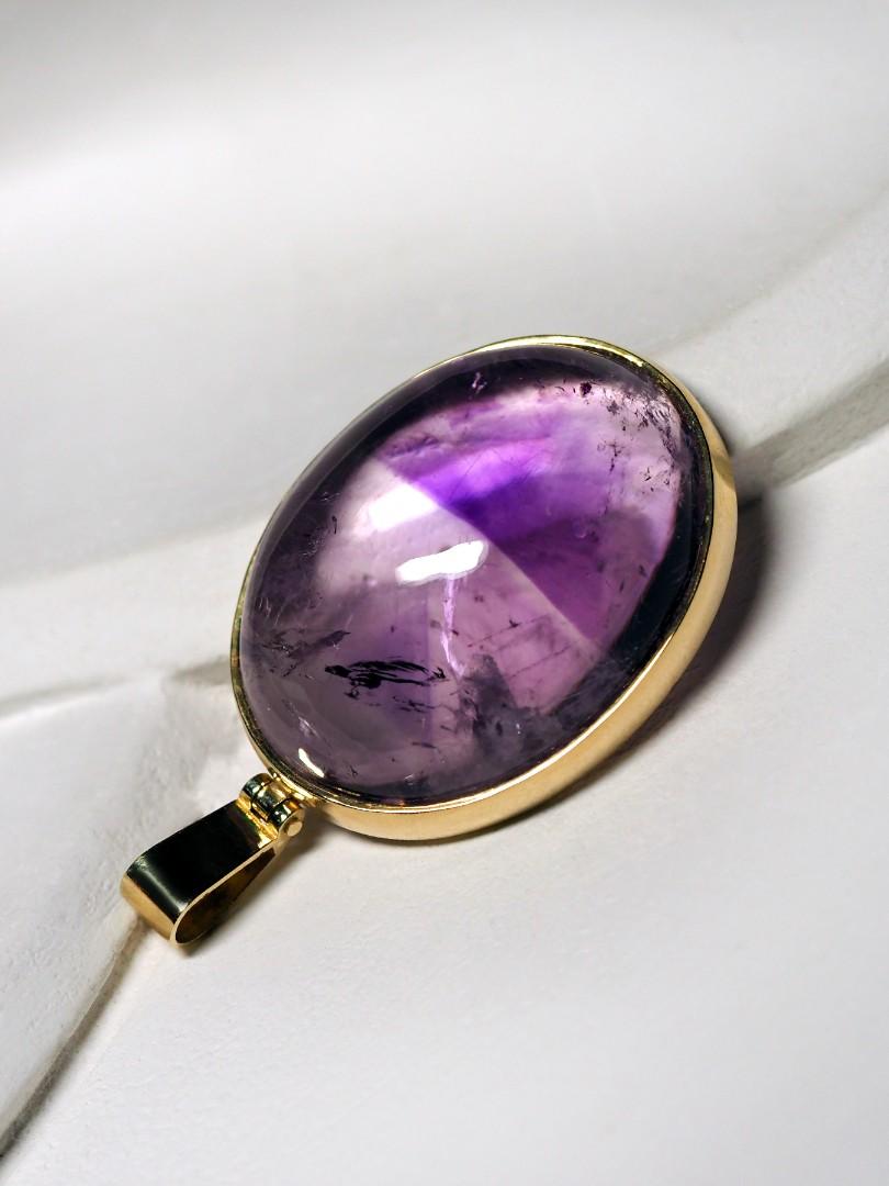 Ciondolo in oro giallo Ametista Cabochon Gemma Royal Purple Namibian Stone Minimalismo in vendita 4