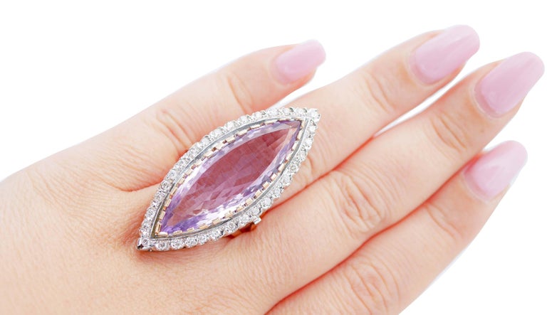 Amethyst, Diamonds, 14 Karat Rose and White Gold Ring In Good Condition In Marcianise, Marcianise (CE)