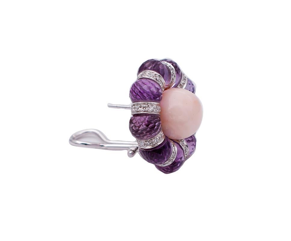Rétro Boucles d'oreilles en or blanc 18 carats, améthyste, diamants, corail en vente