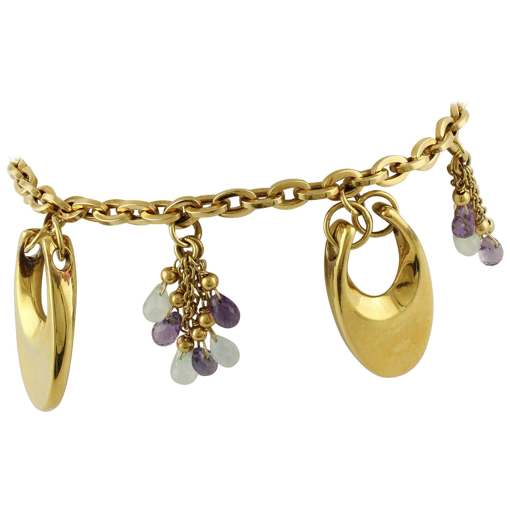 Bracelet à breloques en or jaune avec améthystes et calcédoine