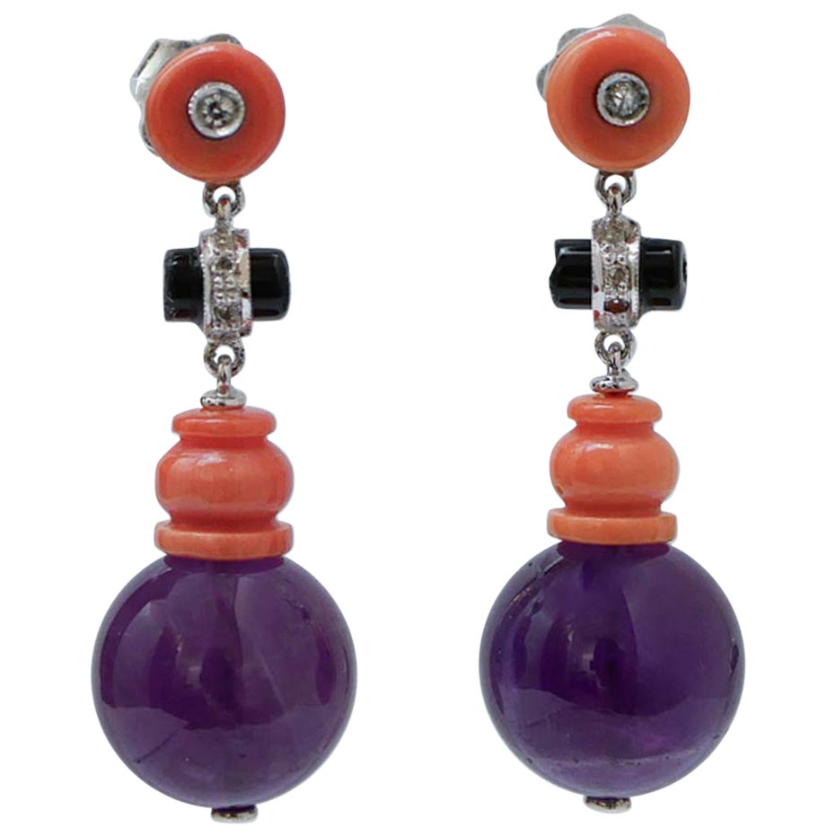 Boucles d'oreilles en platine, améthystes, corail, onyx, diamants