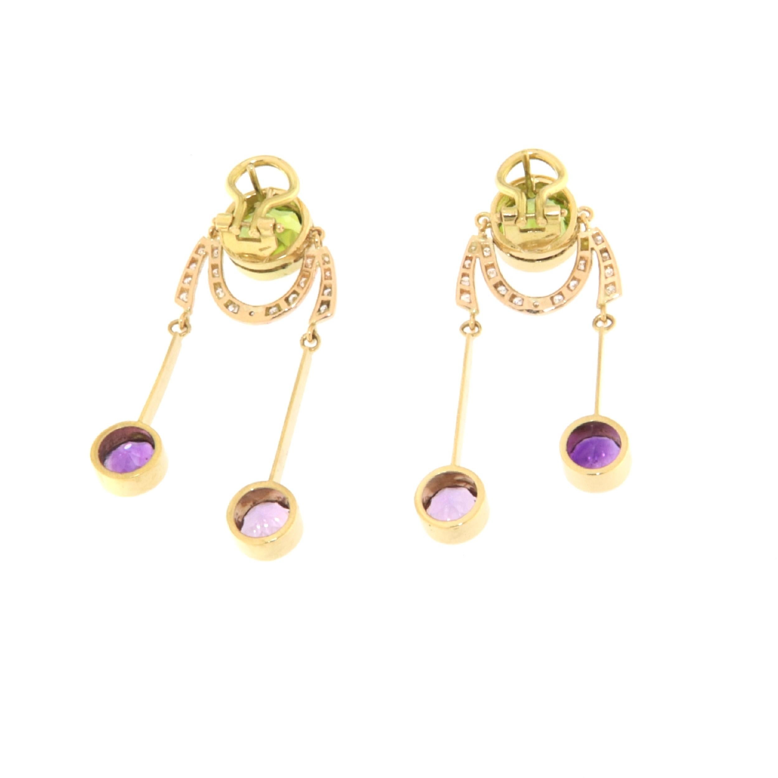 Tropfenohrringe aus 18 Karat Gelbgold mit Amethysten, Diamanten und grünem Peridot im Zustand „Neu“ im Angebot in Marcianise, IT