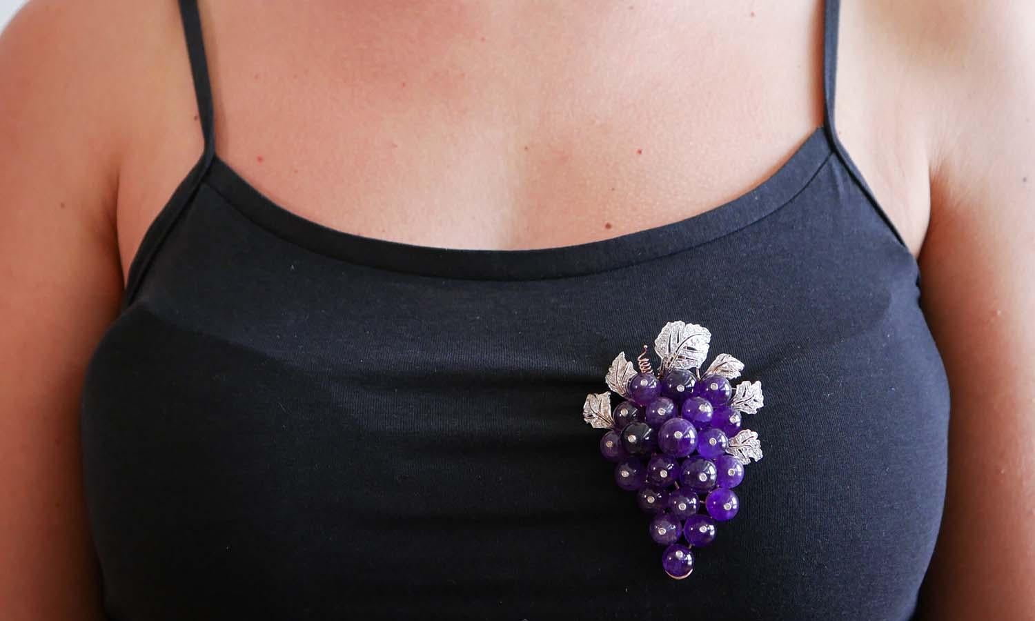 Améthystes, diamants, broche en or rose et argent. en vente 1