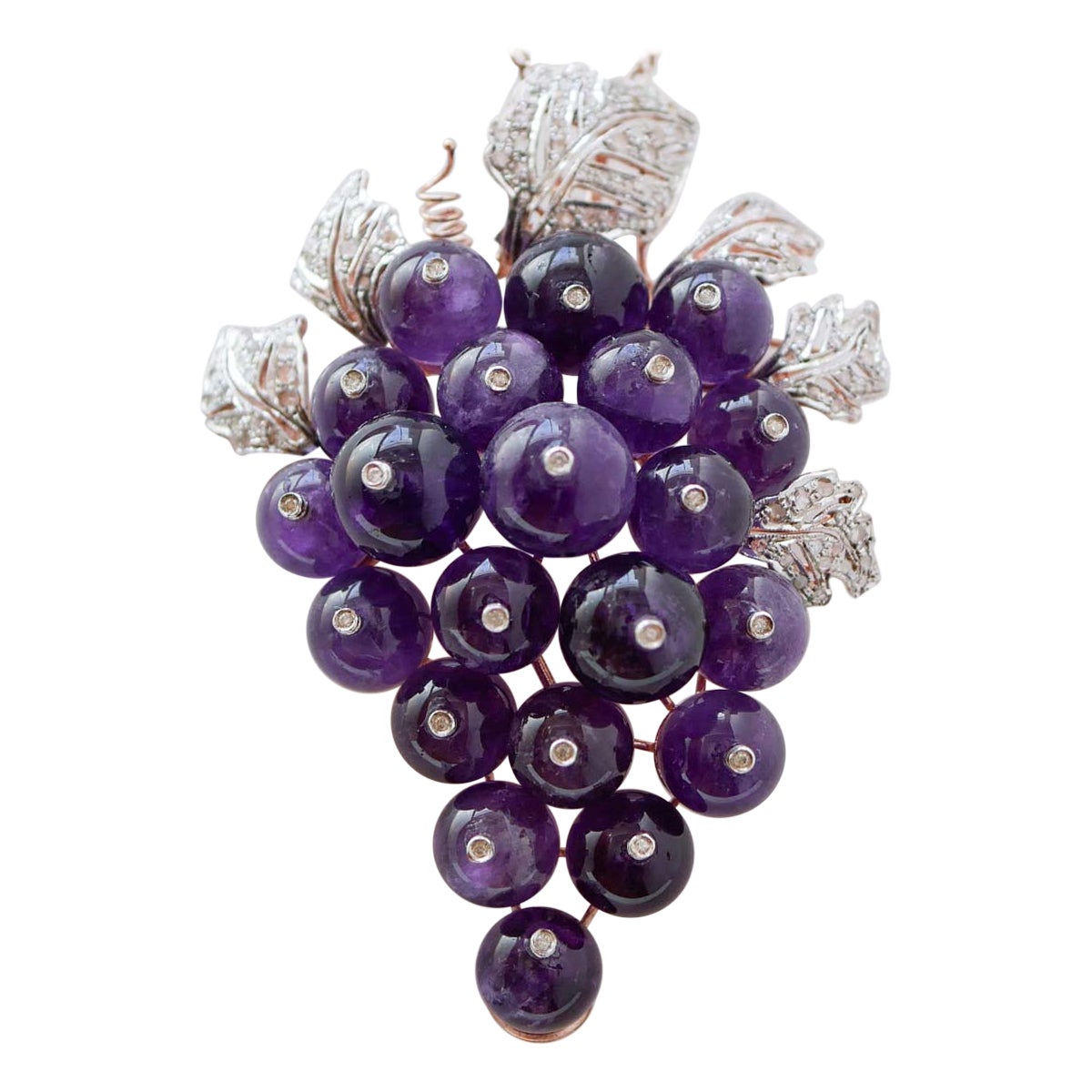 Améthystes, diamants, broche en or rose et argent. en vente