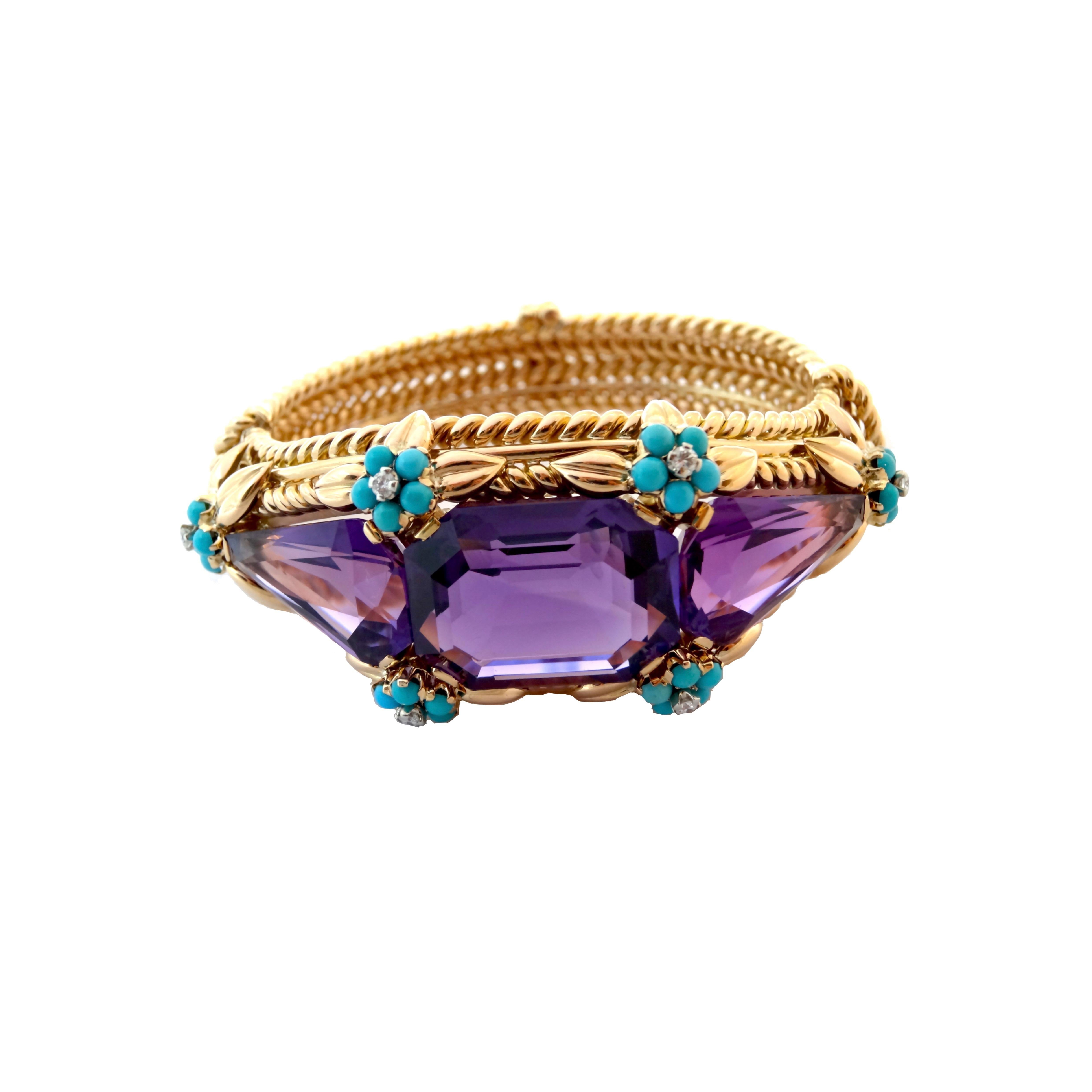 14K yellow gold bracelet set on its center with importants amethysts, and on the sides, diamonds and turquoises stylizing flowers.
Year : 1950 - 1960
Diameter : 17,5 cm
(112.8 grs)
