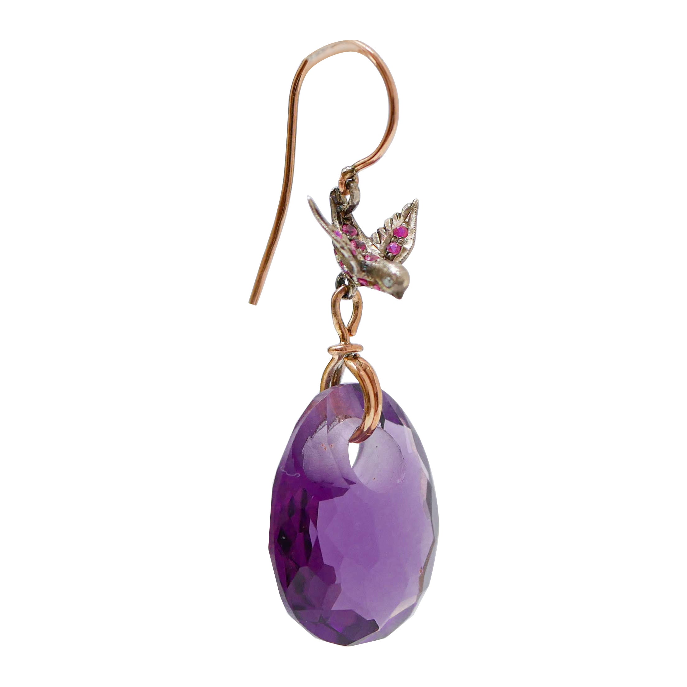 Pendants d'oreilles en or rose, améthystes, rubis, diamants et argent
