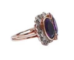 Anello con ametiste, rubini, diamanti, oro rosa e argento.