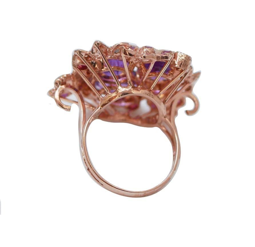 Rétro Anello con ametiste, rubini, diamanti, oro rosa e argento. in vendita