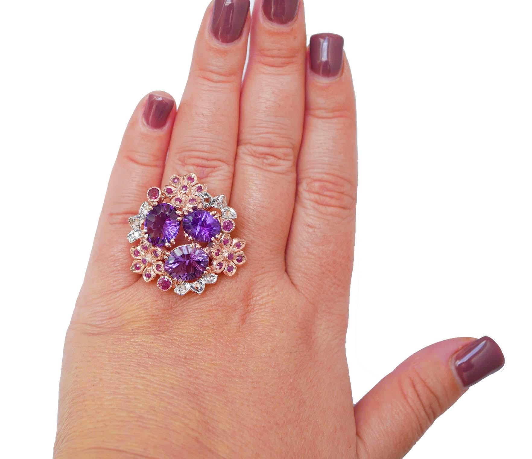 Taglio misto Anello con ametiste, rubini, diamanti, oro rosa e argento. in vendita