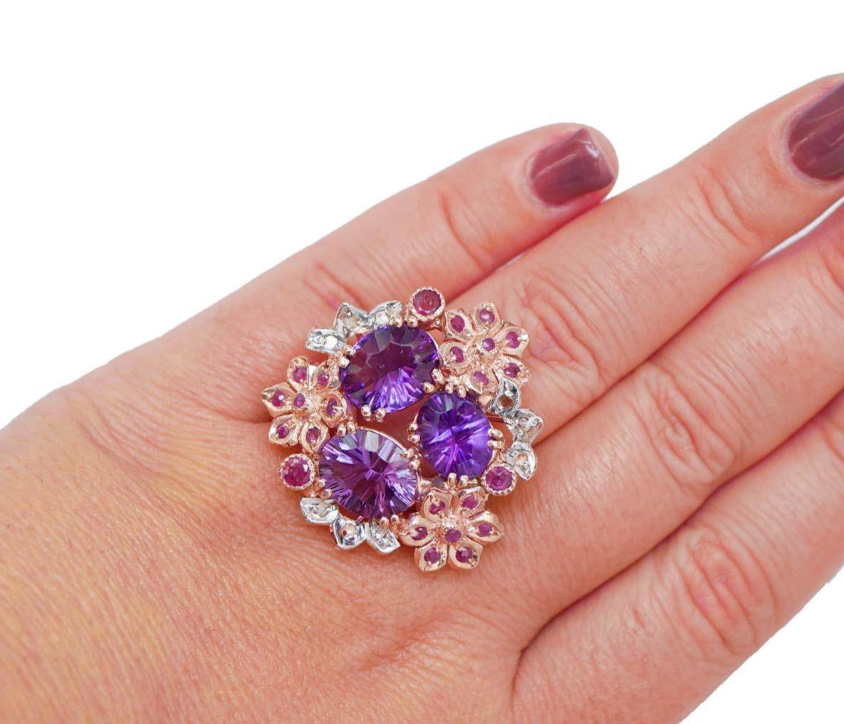 Anello con ametiste, rubini, diamanti, oro rosa e argento. In condizioni buone in vendita a Marcianise, Marcianise (CE)