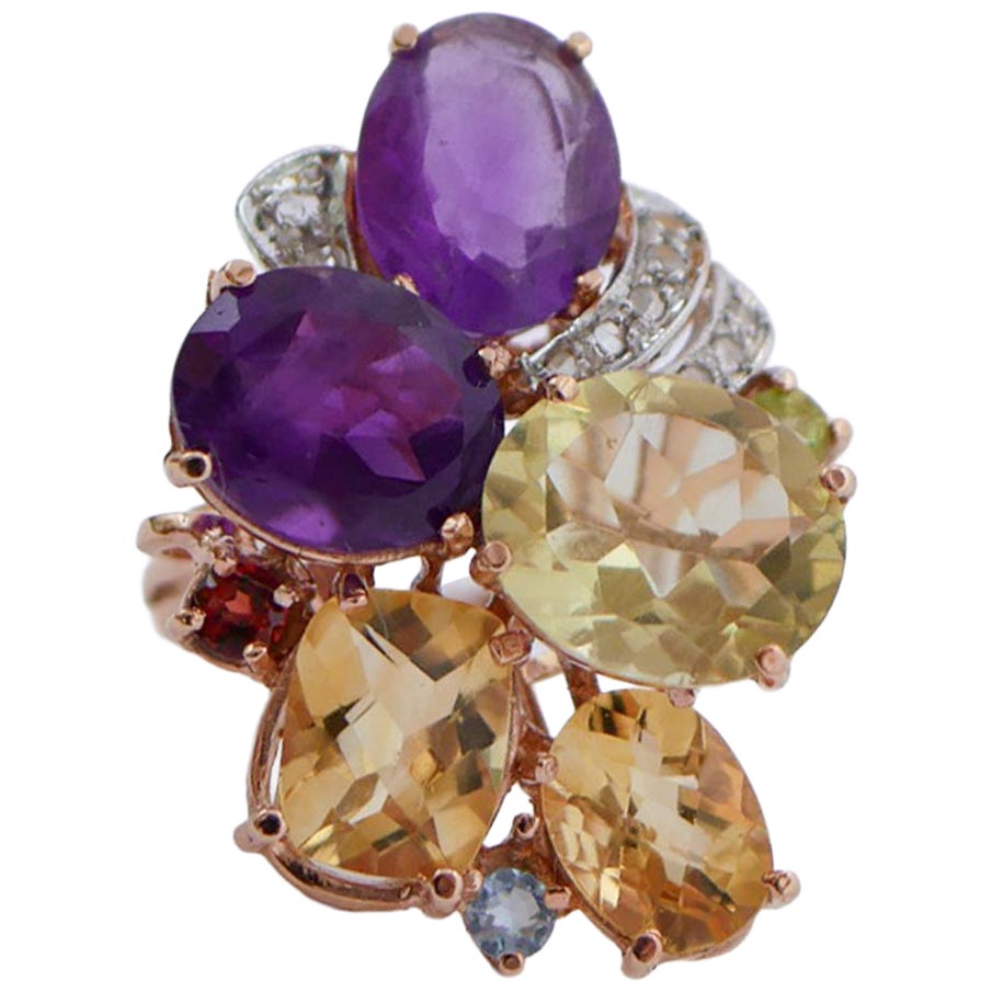 Anillo con amatistas, topacios, diamantes, oro rosa y plata.