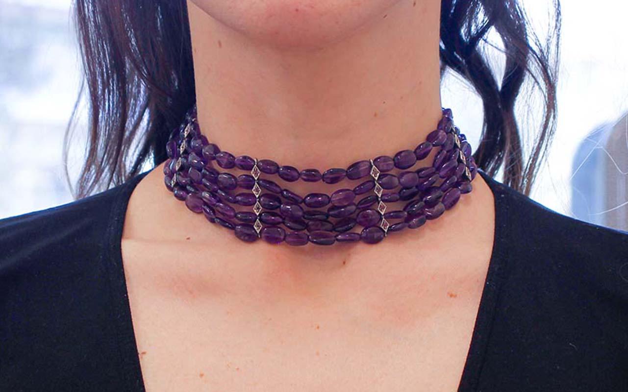 Chocker-Halskette mit Amethysten, Rubinen, Roségold und Silber. Damen im Angebot