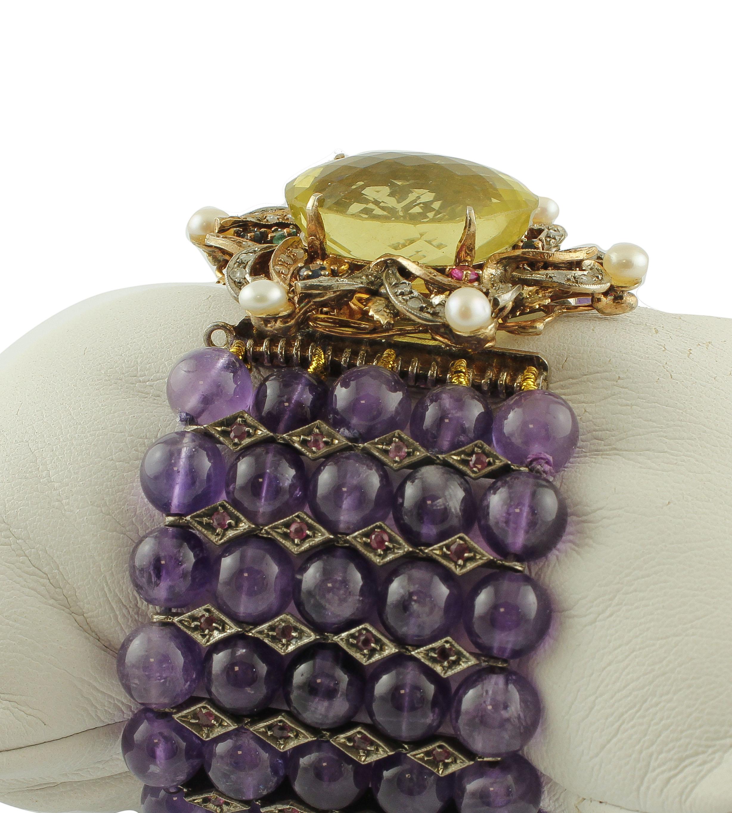 Rétro Bracelet en or et argent avec améthyste, topaze, diamant, rubis, émeraudes, saphirs et perles en vente