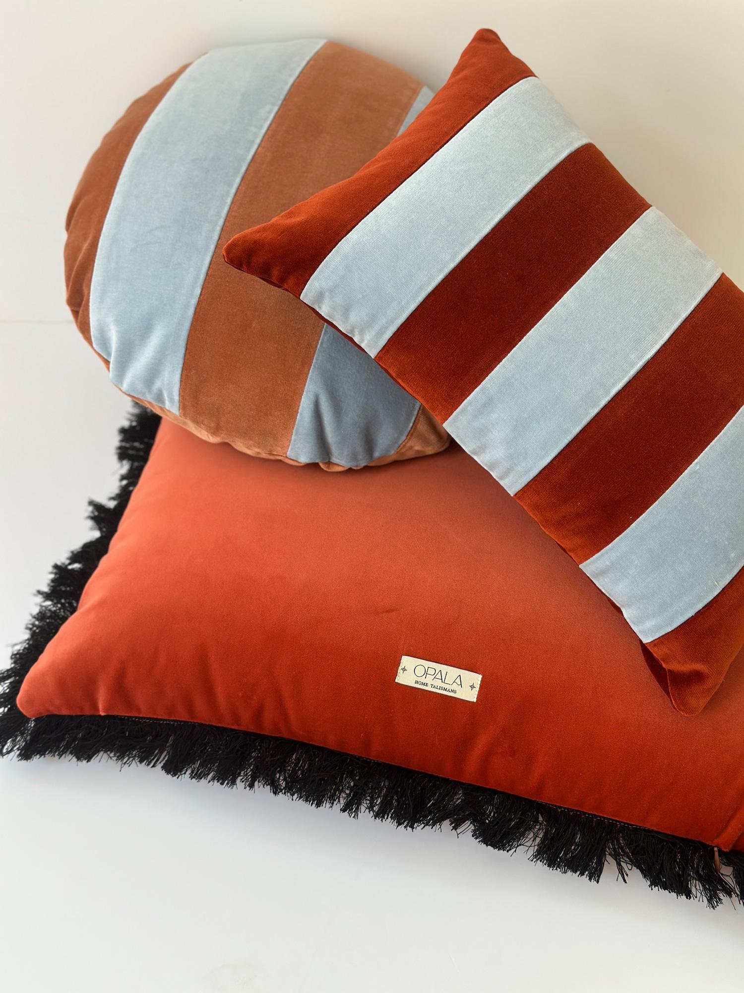 Cuscino decorativo Ametista II Terracota e velluto bianco avorio deluxe fatto a mano in vendita 3