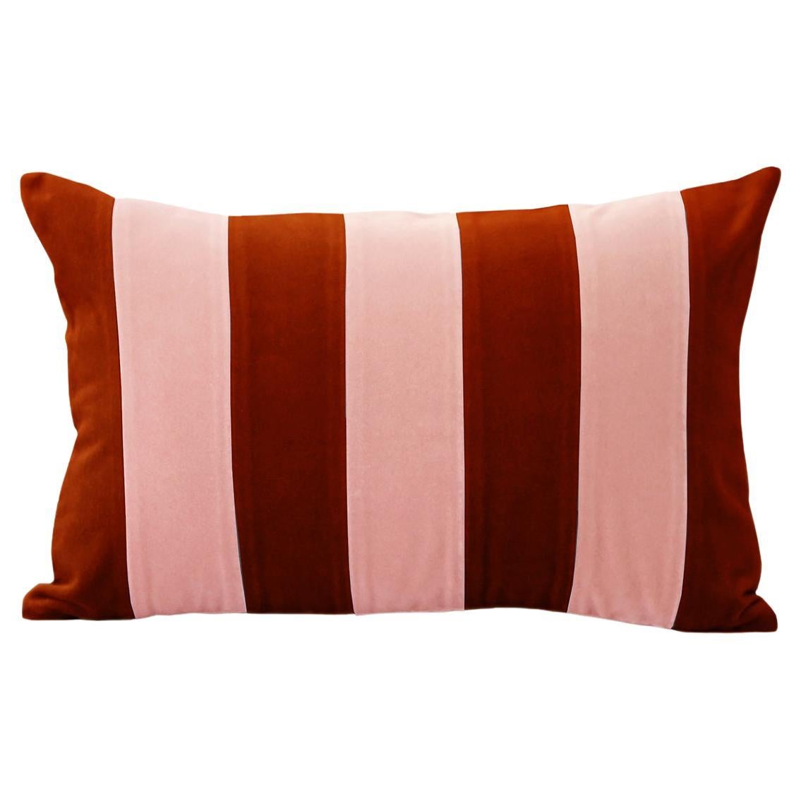 Ametista II Ziegel- und rosa Samt Deluxe Handgefertigtes dekoratives Kissen im Angebot