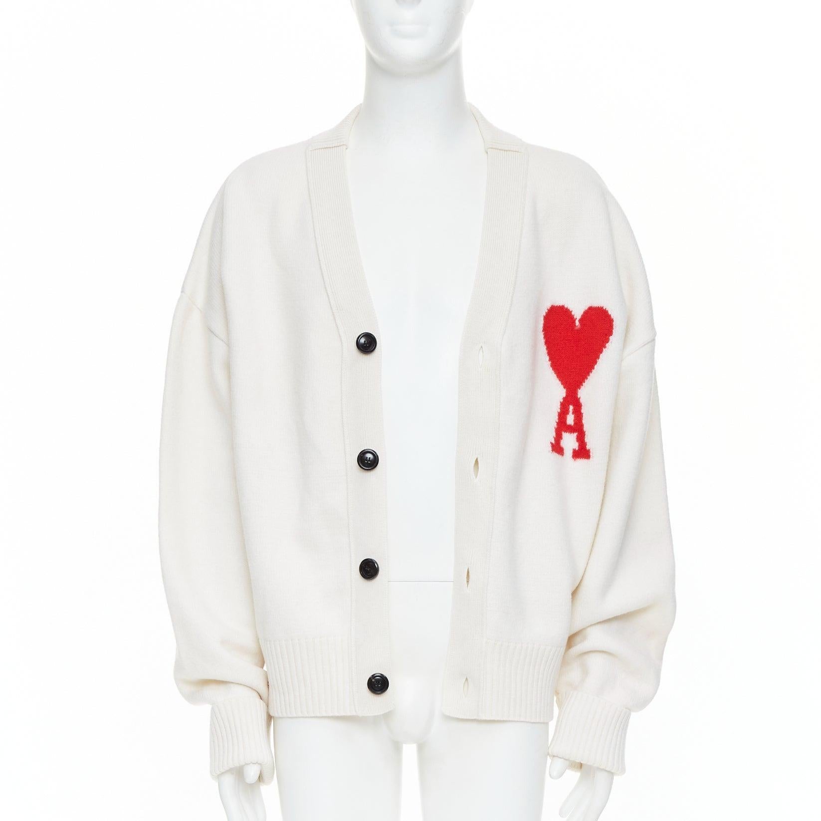 Gris Cardigan boutonné AMI De Coeur en laine vierge crème avec logo en forme de cœur XL en vente